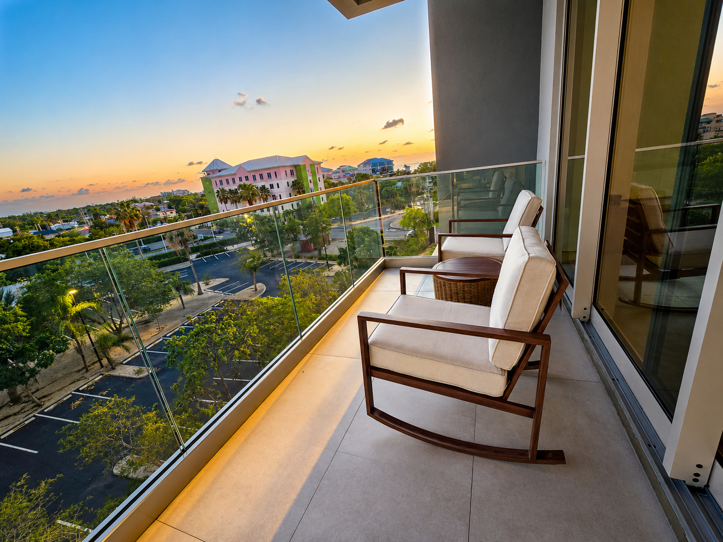 One Gt  One Bedroom Suite With Den