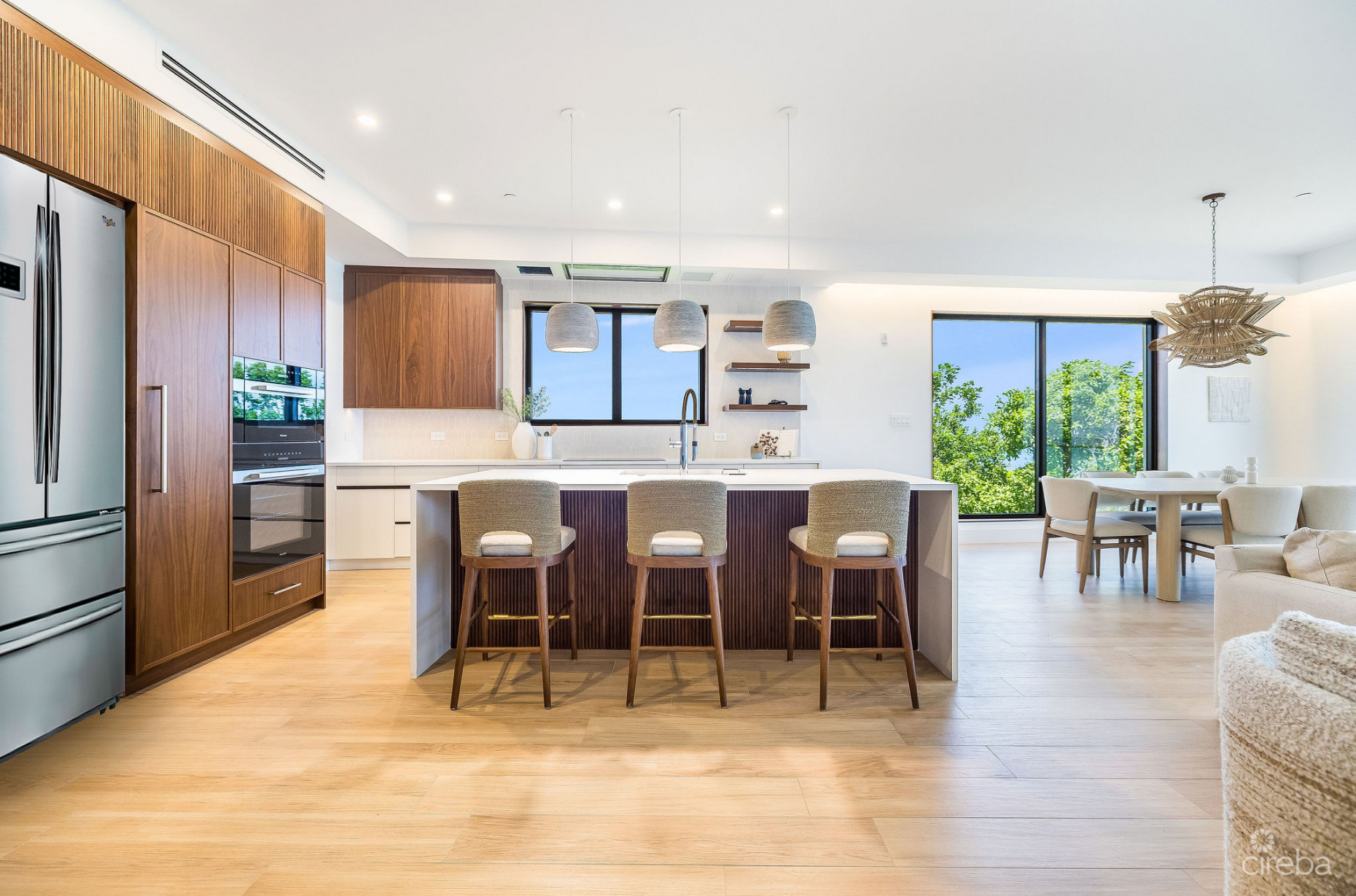 THE SANDS #2 | BOUTIQUE BEACHFRONT LIVING ON BOGGY SANDS ROAD