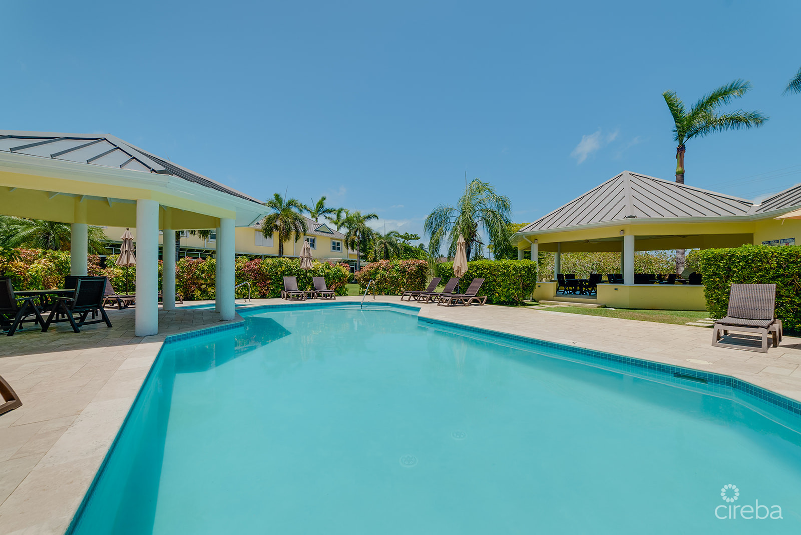 SPACIOUS 3 BED + DEN TOWNHOME AT L'AMBIENCE