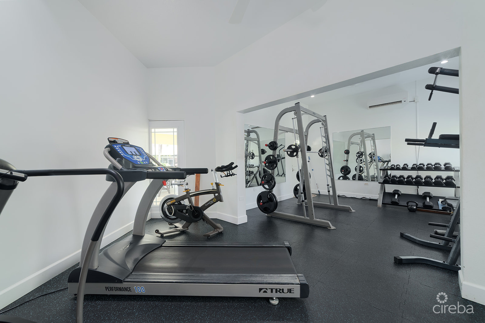 SPACIOUS 3 BED + DEN TOWNHOME AT L'AMBIENCE