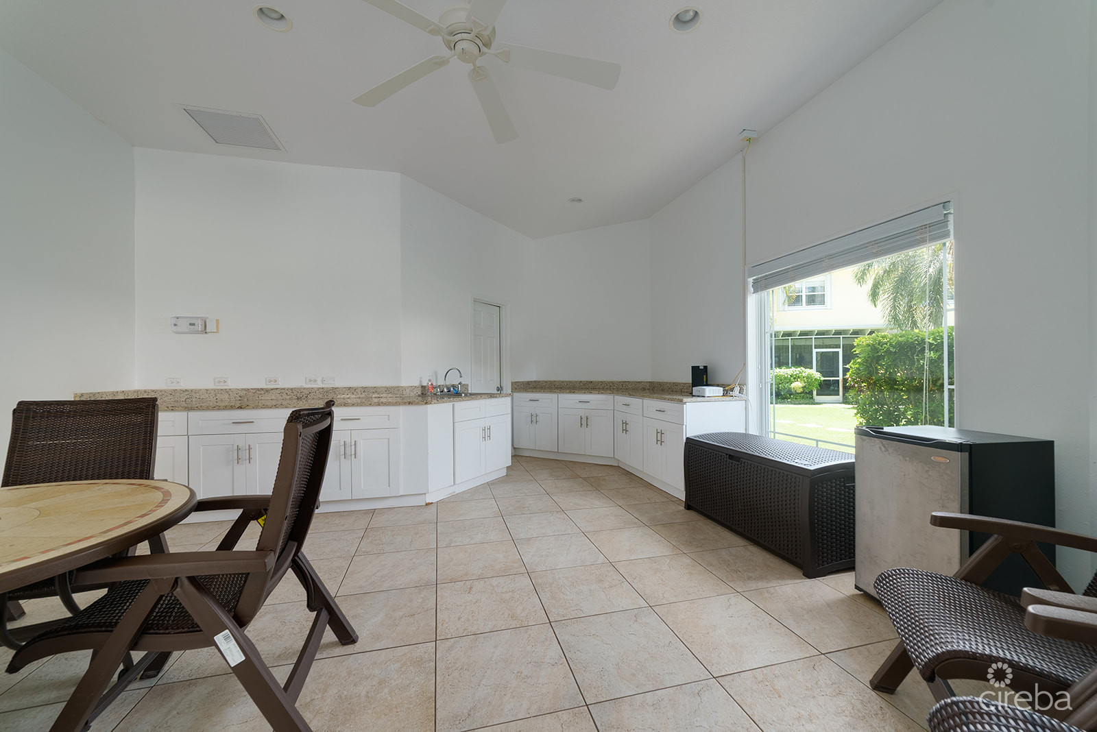 SPACIOUS 3 BED + DEN TOWNHOME AT L'AMBIENCE