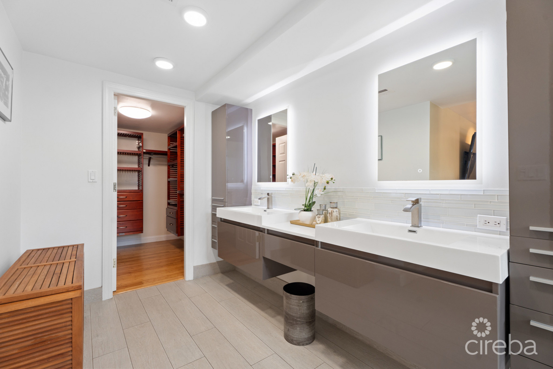 BRITANNIA KINGS COURT EXECUTIVE HOME