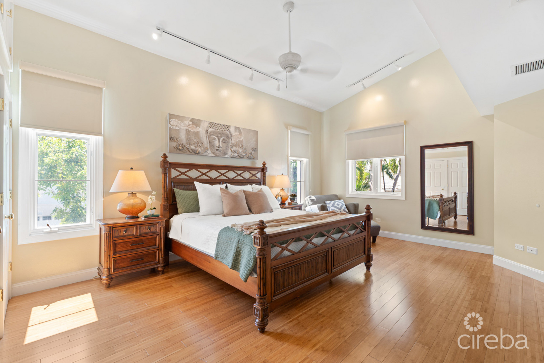 BRITANNIA KINGS COURT EXECUTIVE HOME