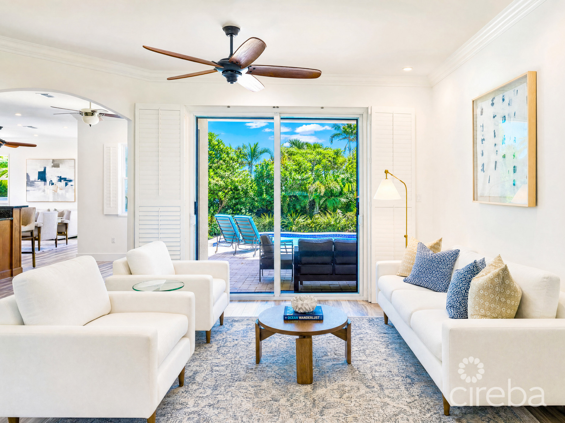 THE SHORES FAMILY HOME  WITH SWIMMING POOL