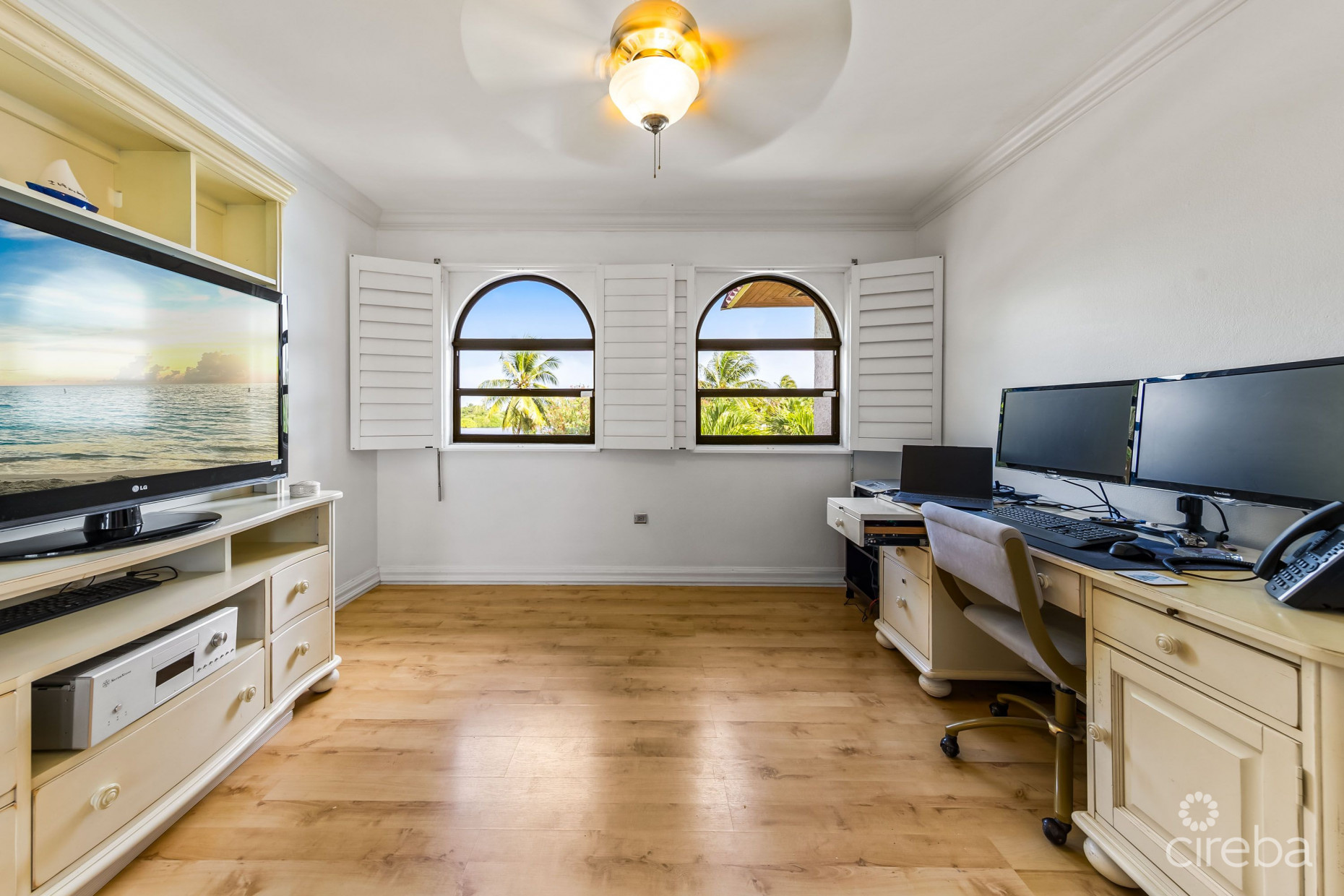 LIME TREE BAY UNIQUE 4 BED, 3.5 BATH WITH WATER VIEWS