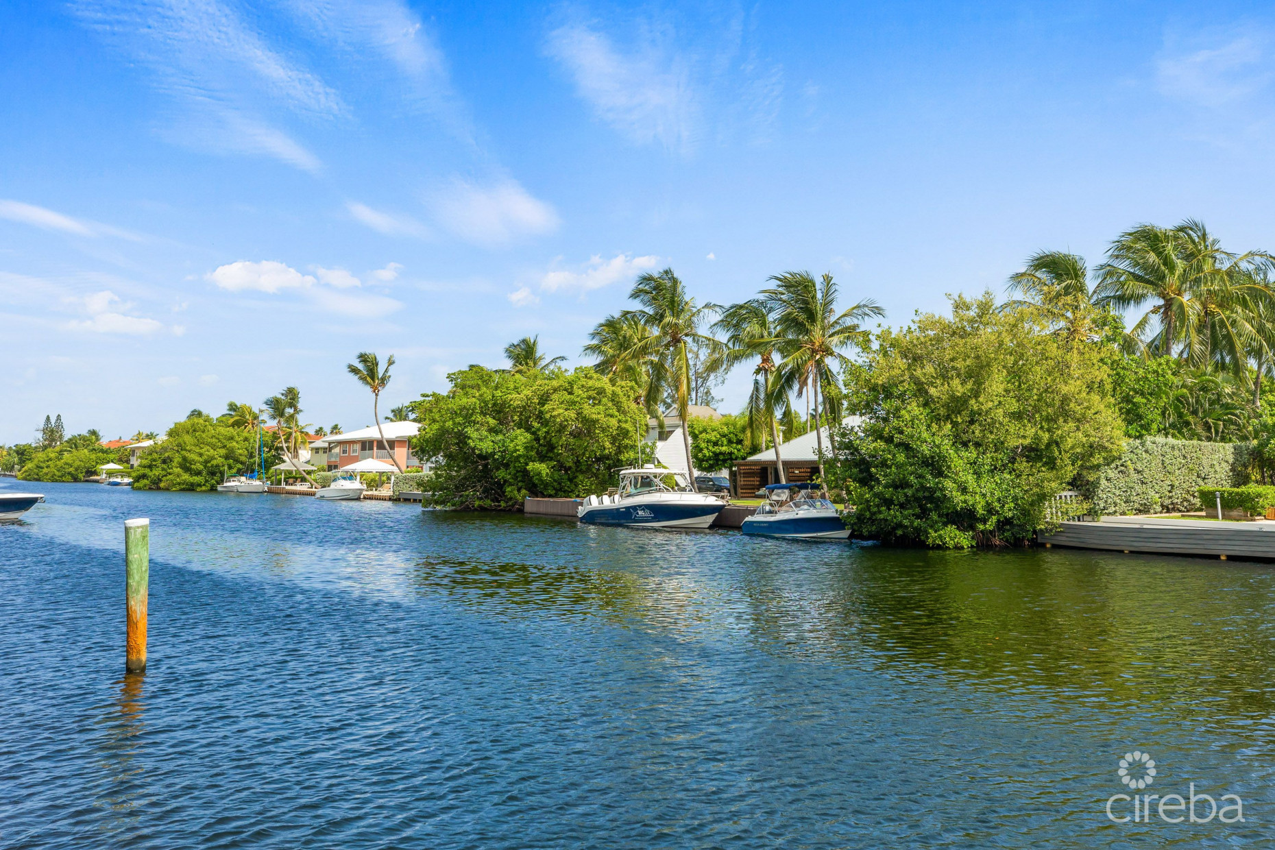 BRITANNIA KINGS COURT      CANAL FRONT    4 BED/3  BATH      PLUS BOAT DOCK
