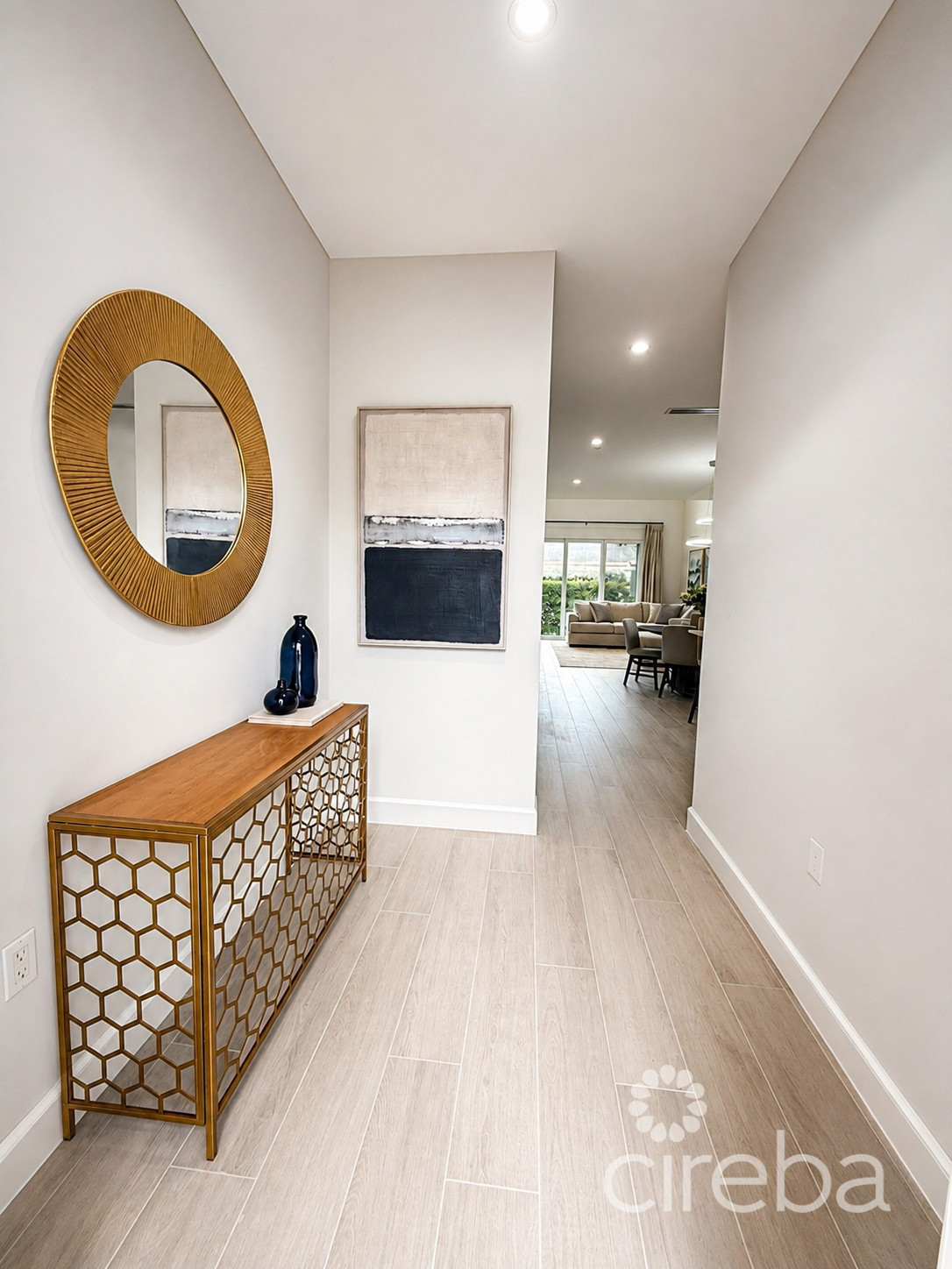 SPACIOUS & MODERN 3 BR TOWNHOME - EXCELLENT LOCATION!