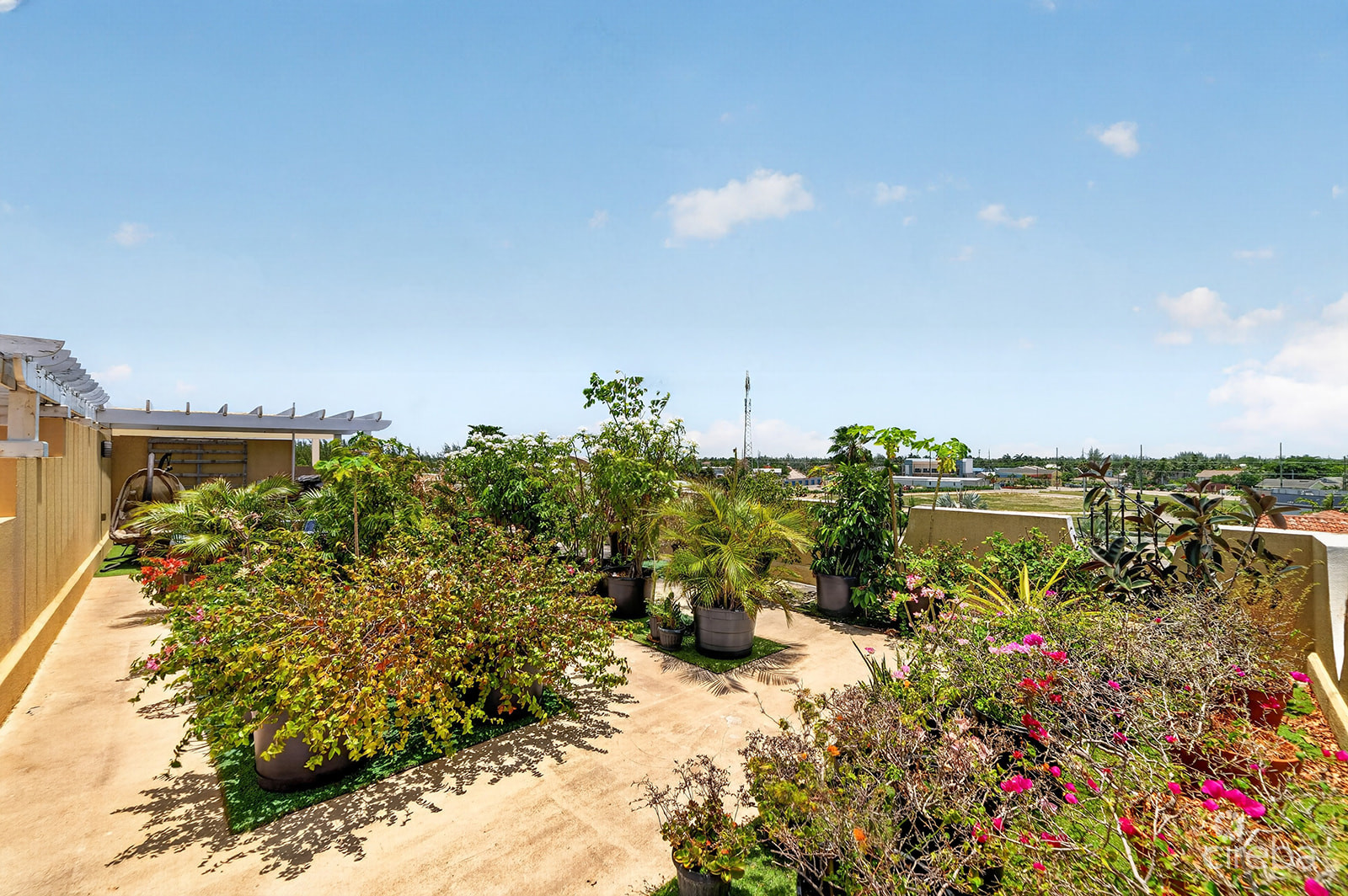LANTERN POINT 3 BEDROOM CONDO W/OCEAN VIEW ROOFTOP TERRACE