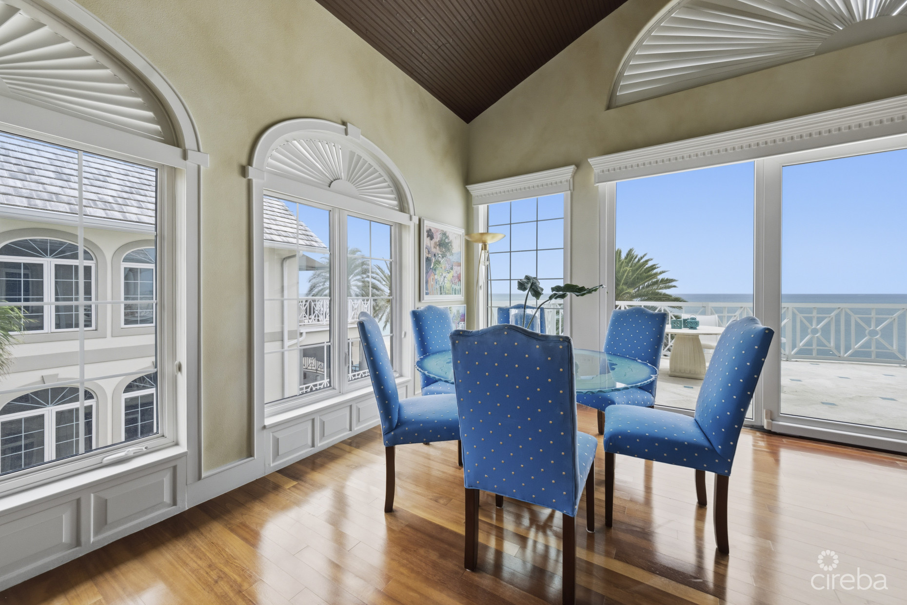 THE SOVEREIGN #12 PENTHOUSE ON SEVEN MILE BEACH