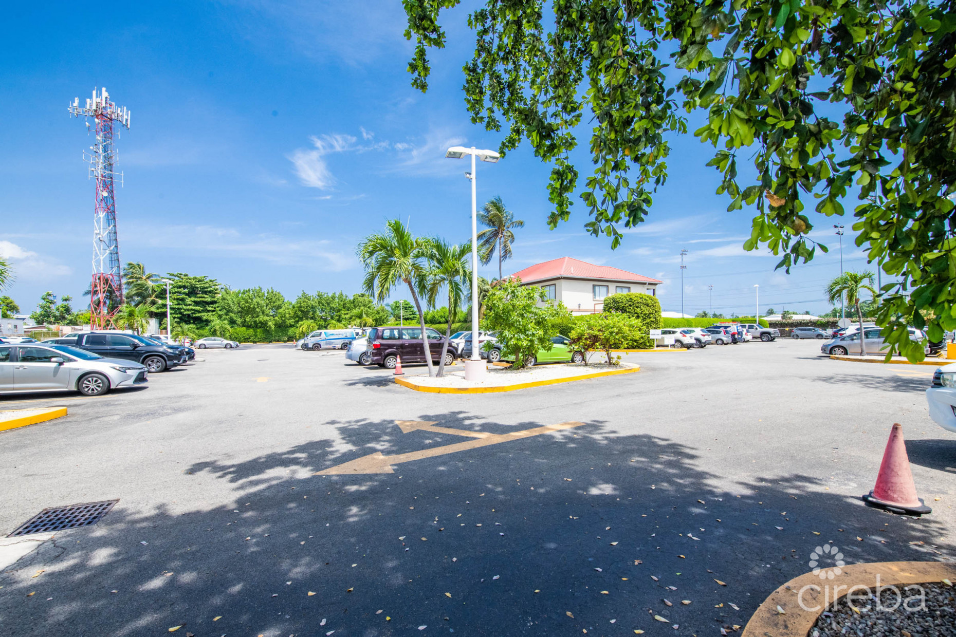 CROWN SQUARE | 16 UNIT COMMERCIAL INVESTMENT OPPORTUNITY