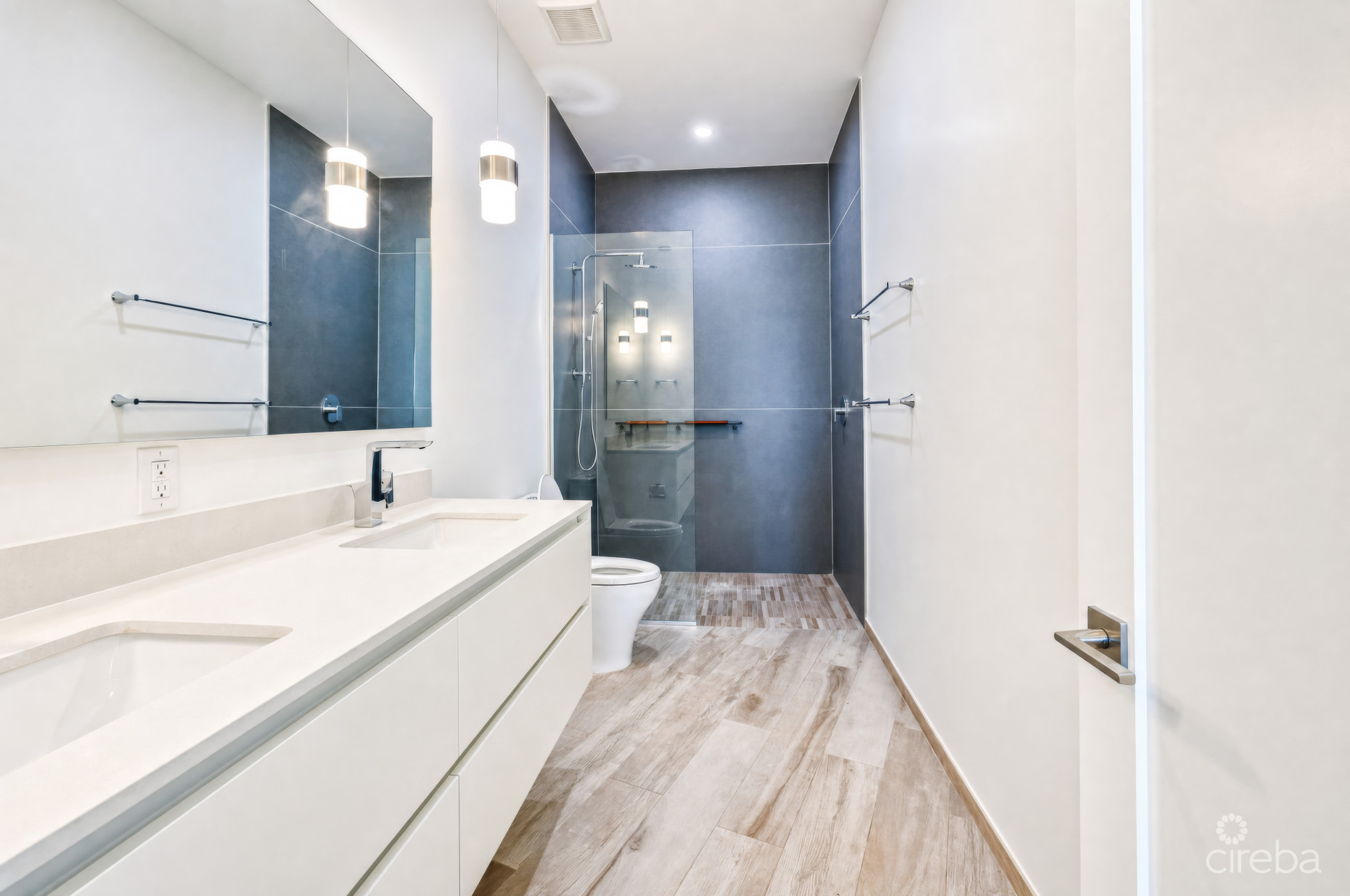 AURA #305 OCEANFRONT