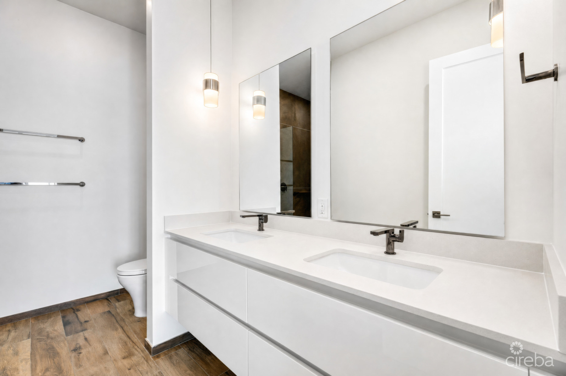 AURA PENTHOUSE #404