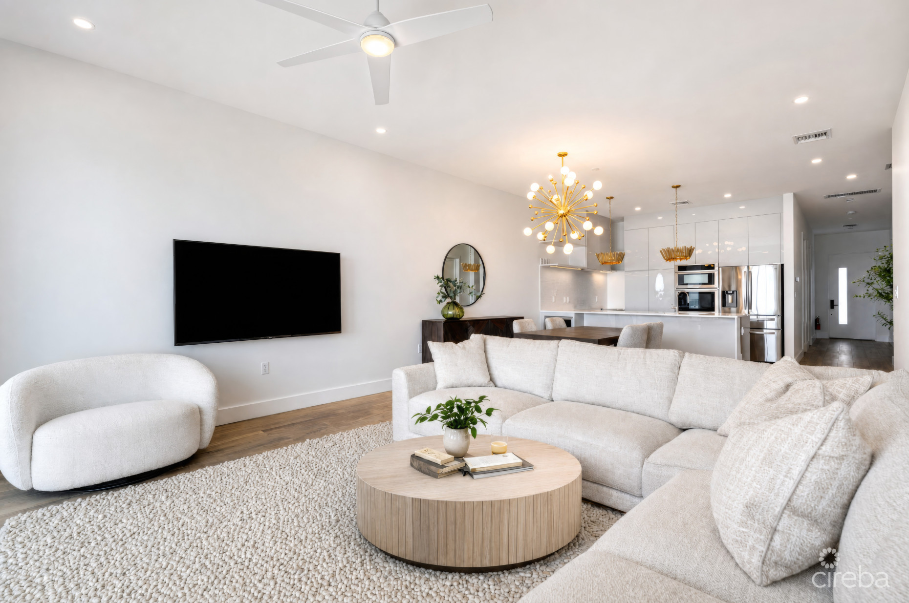 AURA PENTHOUSE #404