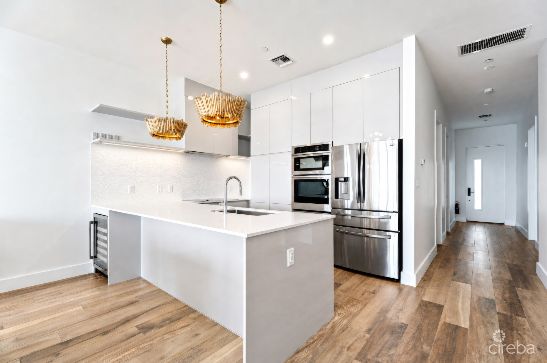 AURA PENTHOUSE #404