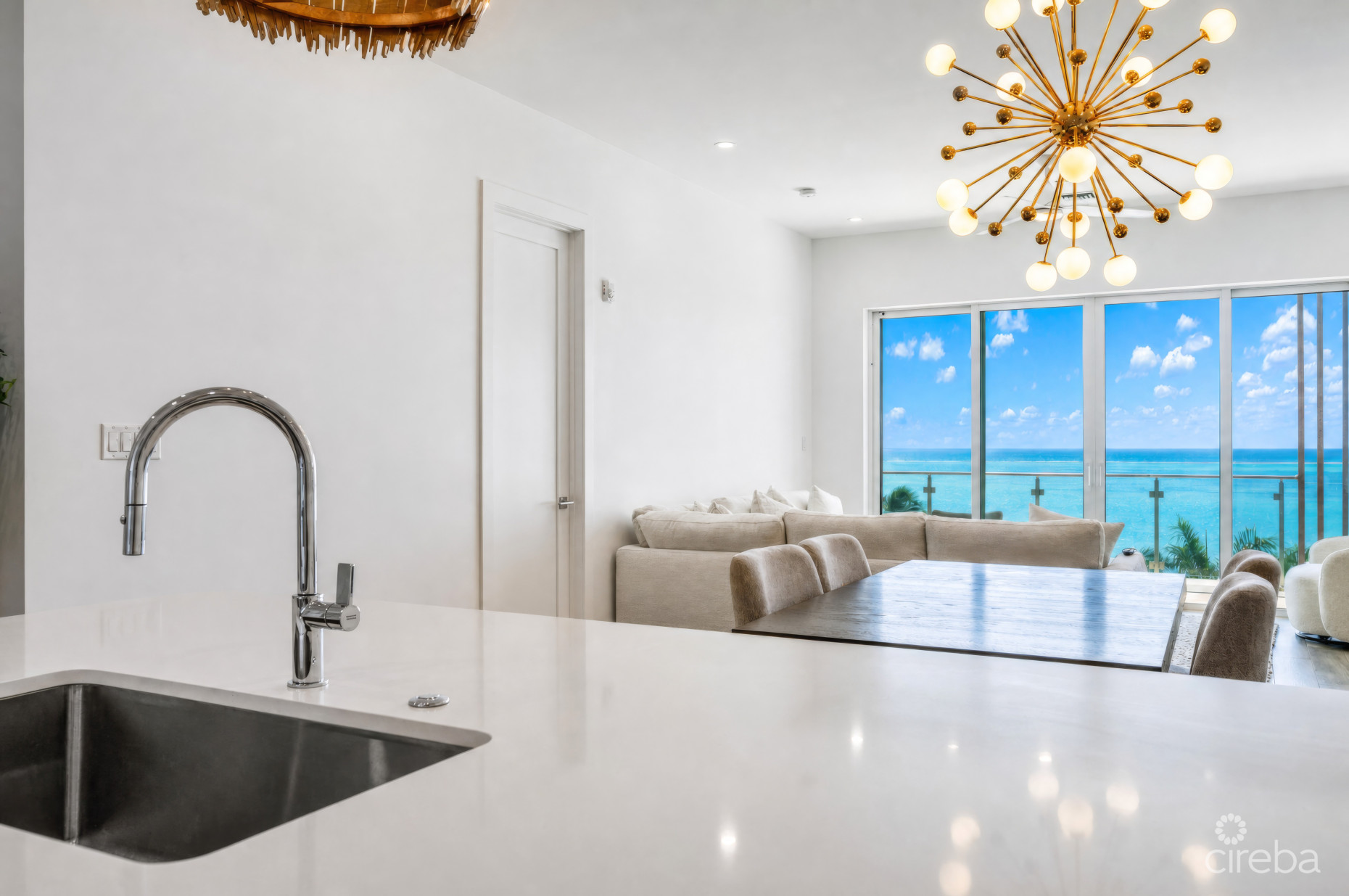AURA PENTHOUSE #404
