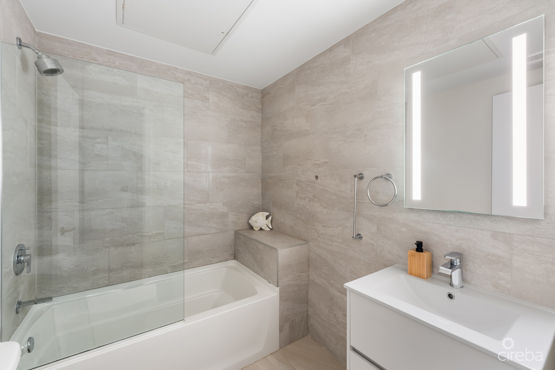 VELA 112, 4-BED SOUTH SOUND TOWNHOME
