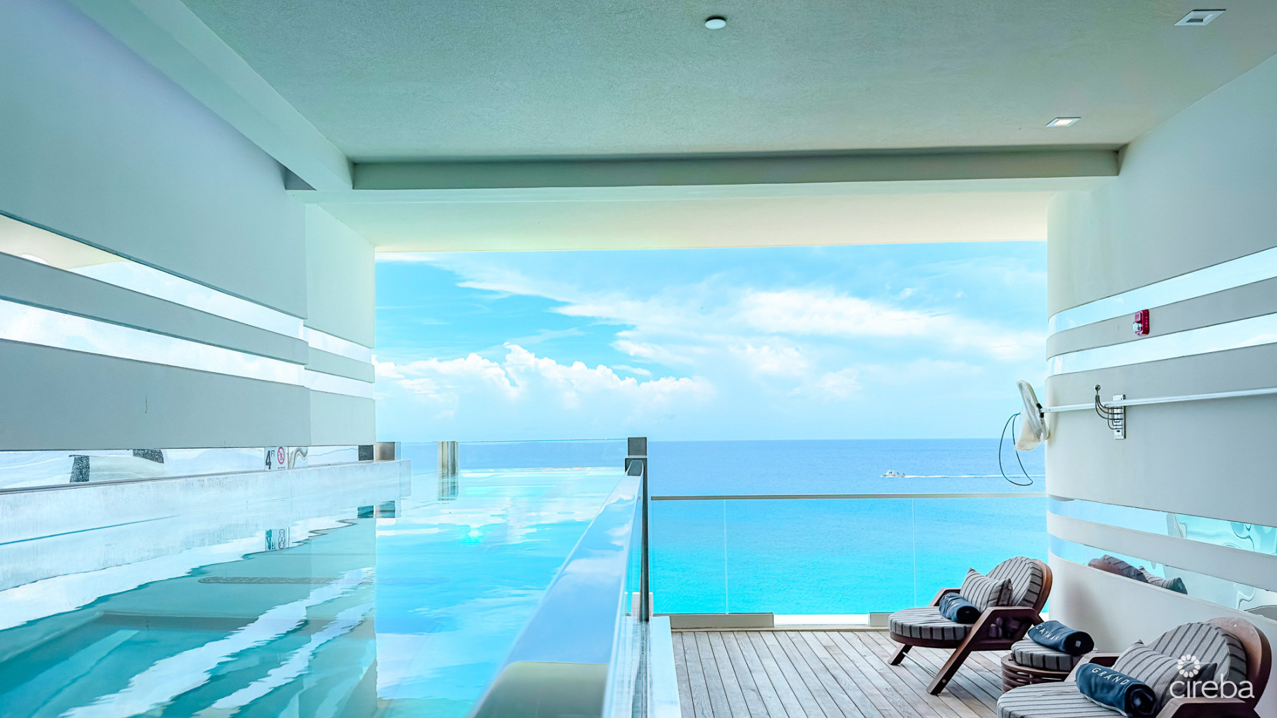 FIN 11 - OCEANFRONT CONDO