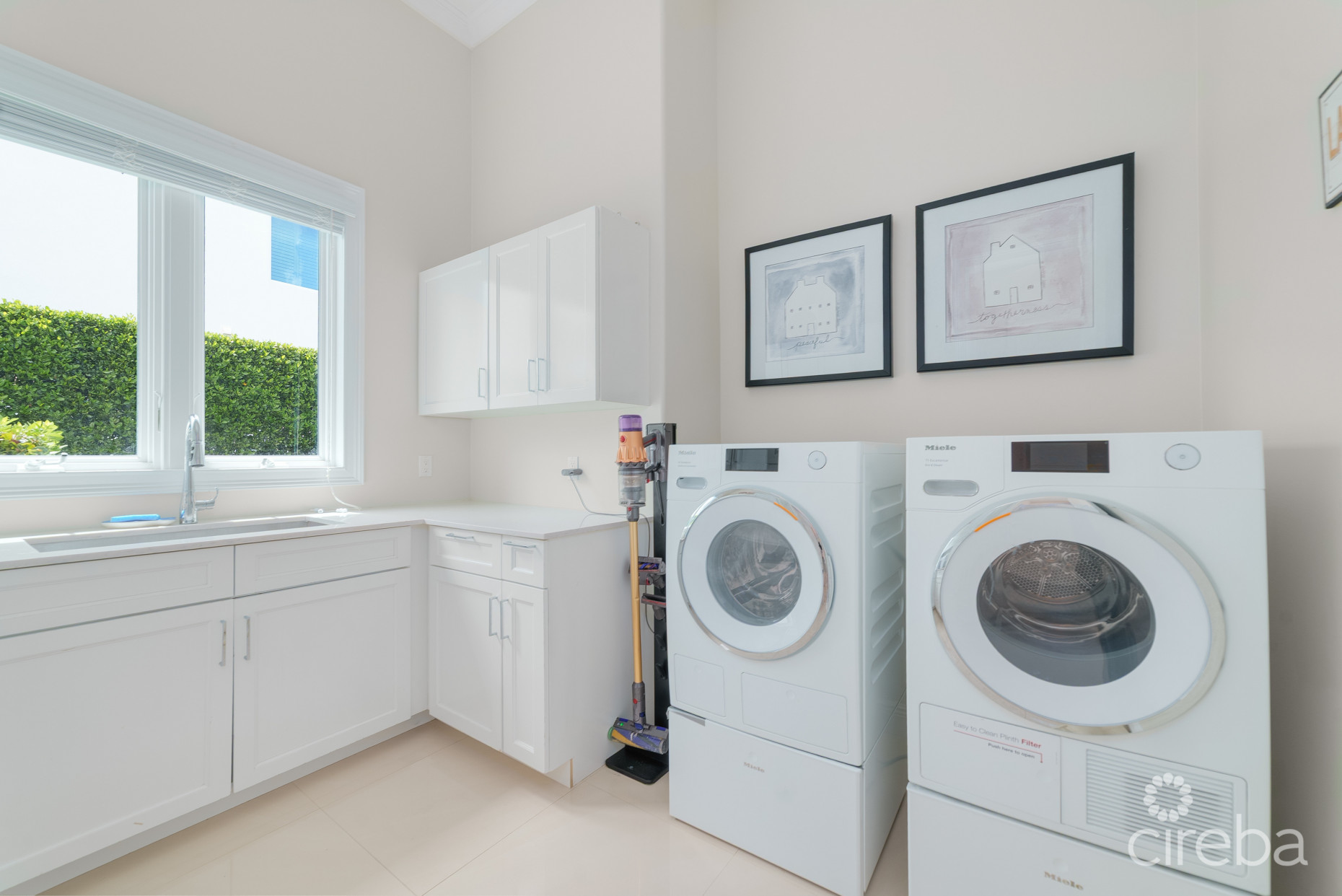 BRITANNIA ESTATES  4/5  BED FAMILY HOME