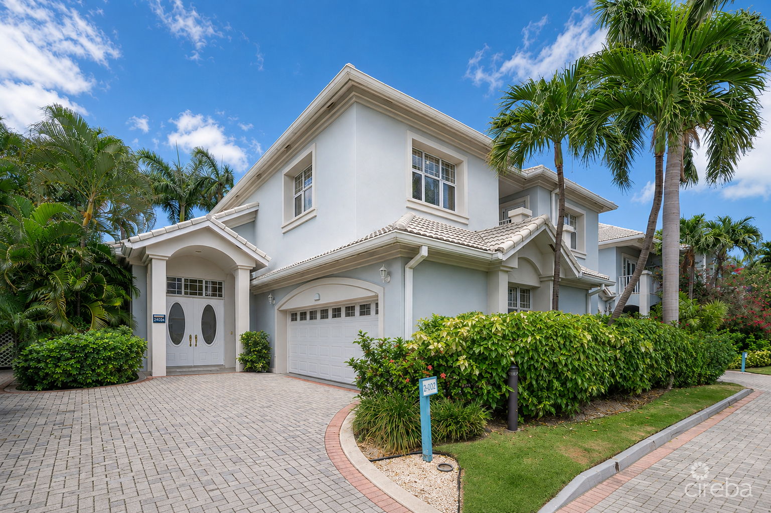 RARE KING'S COURT VILLA IN BRITANNIA | SEVEN MILE BEACH CORRIDOR