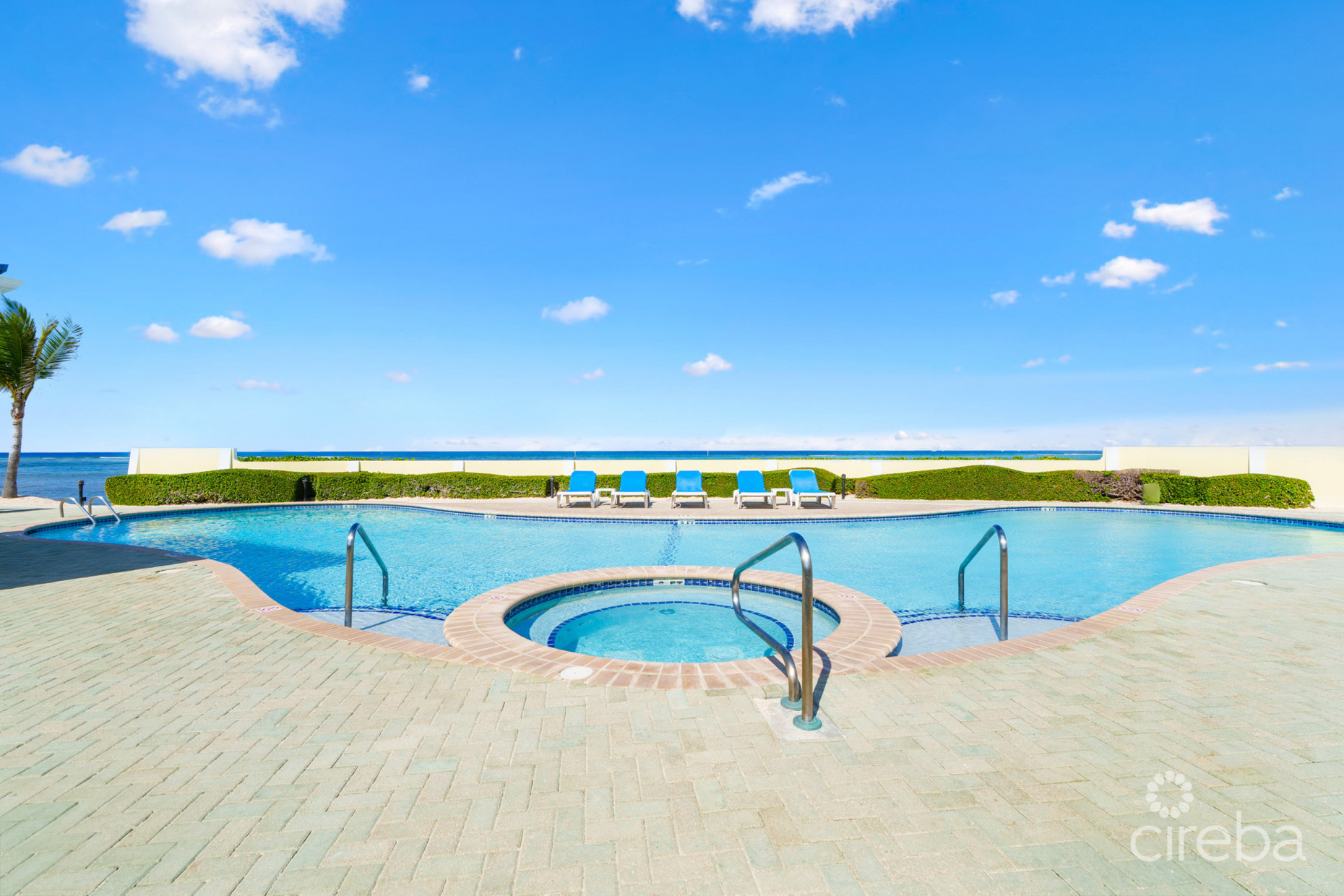 CASTAWAY COVES  GROUND FLOOR 2 BED BEACHFRONT RETREAT