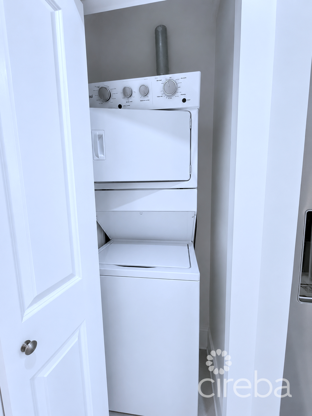 YARL 1BED/1BATH -- FURNISHED
