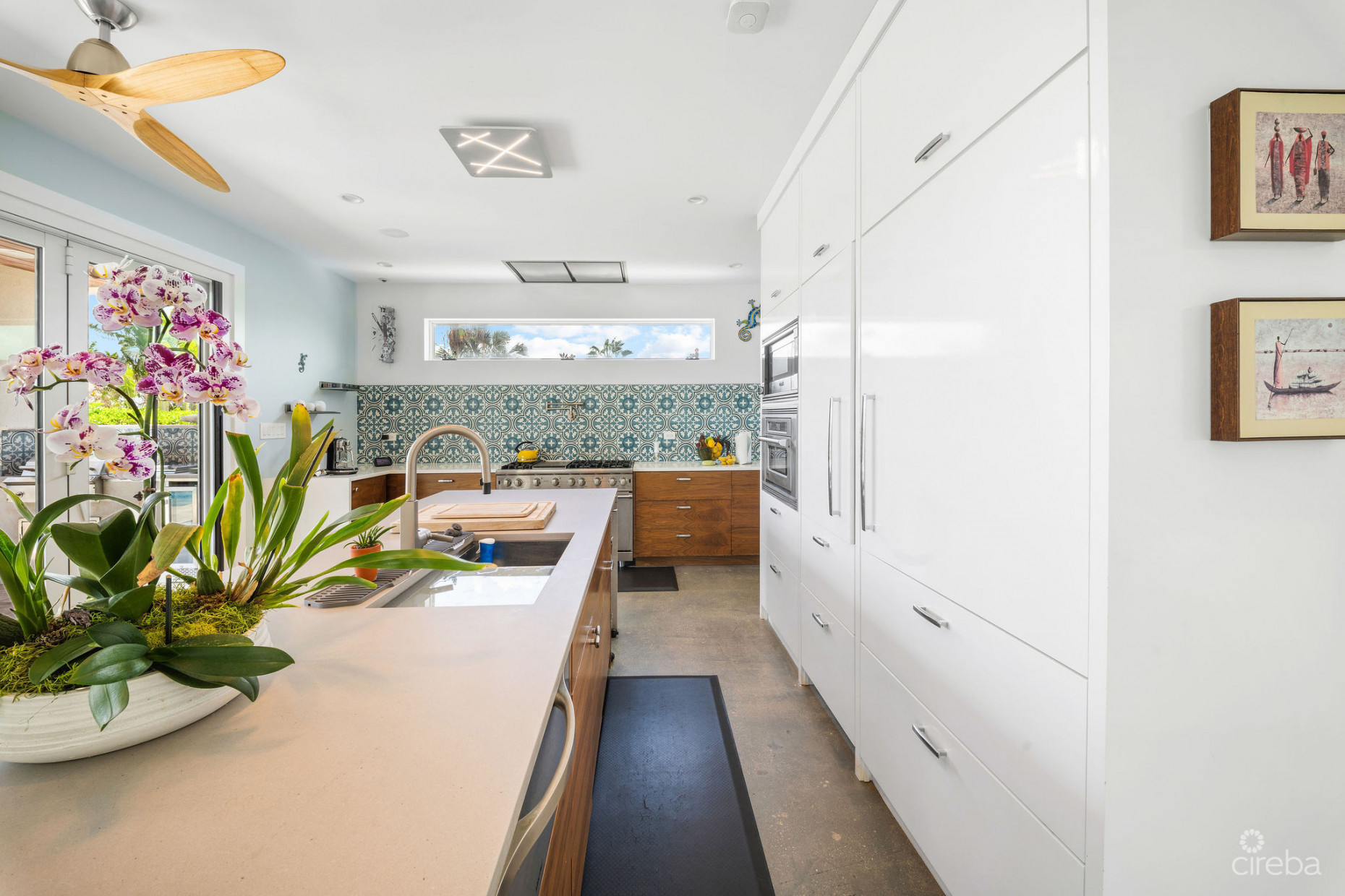 24  SHOREWINDS TRAIL, THE SHORES FAMILY HOME