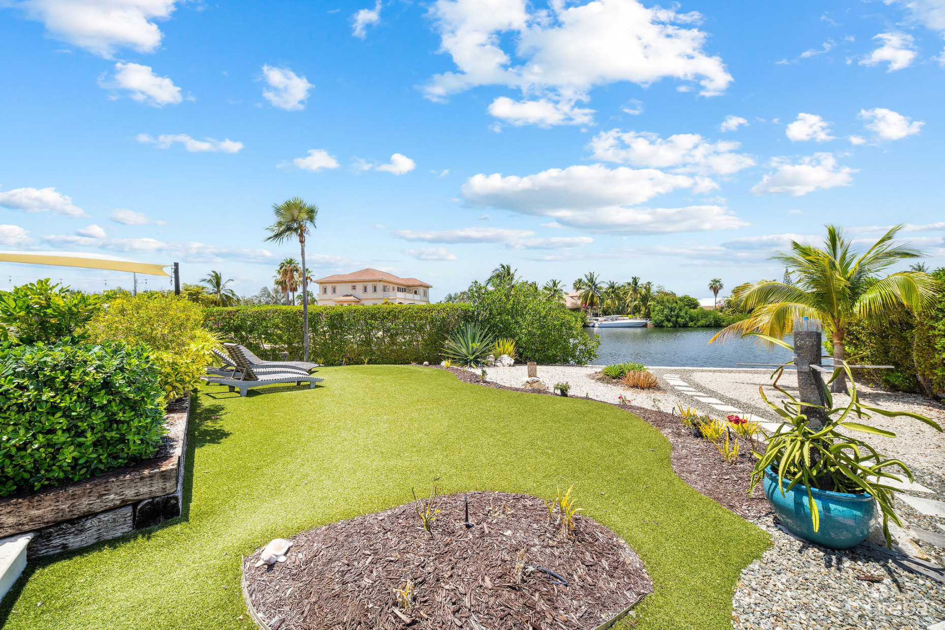 24  SHOREWINDS TRAIL, THE SHORES FAMILY HOME