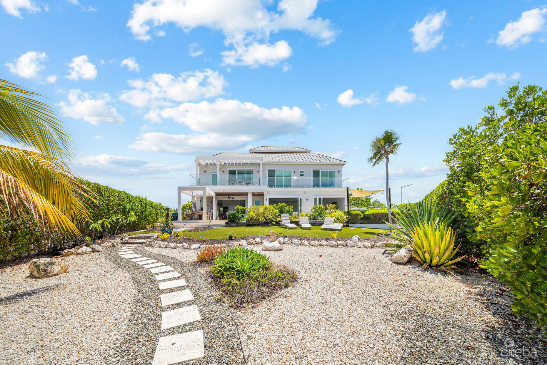 24  SHOREWINDS TRAIL, THE SHORES FAMILY HOME