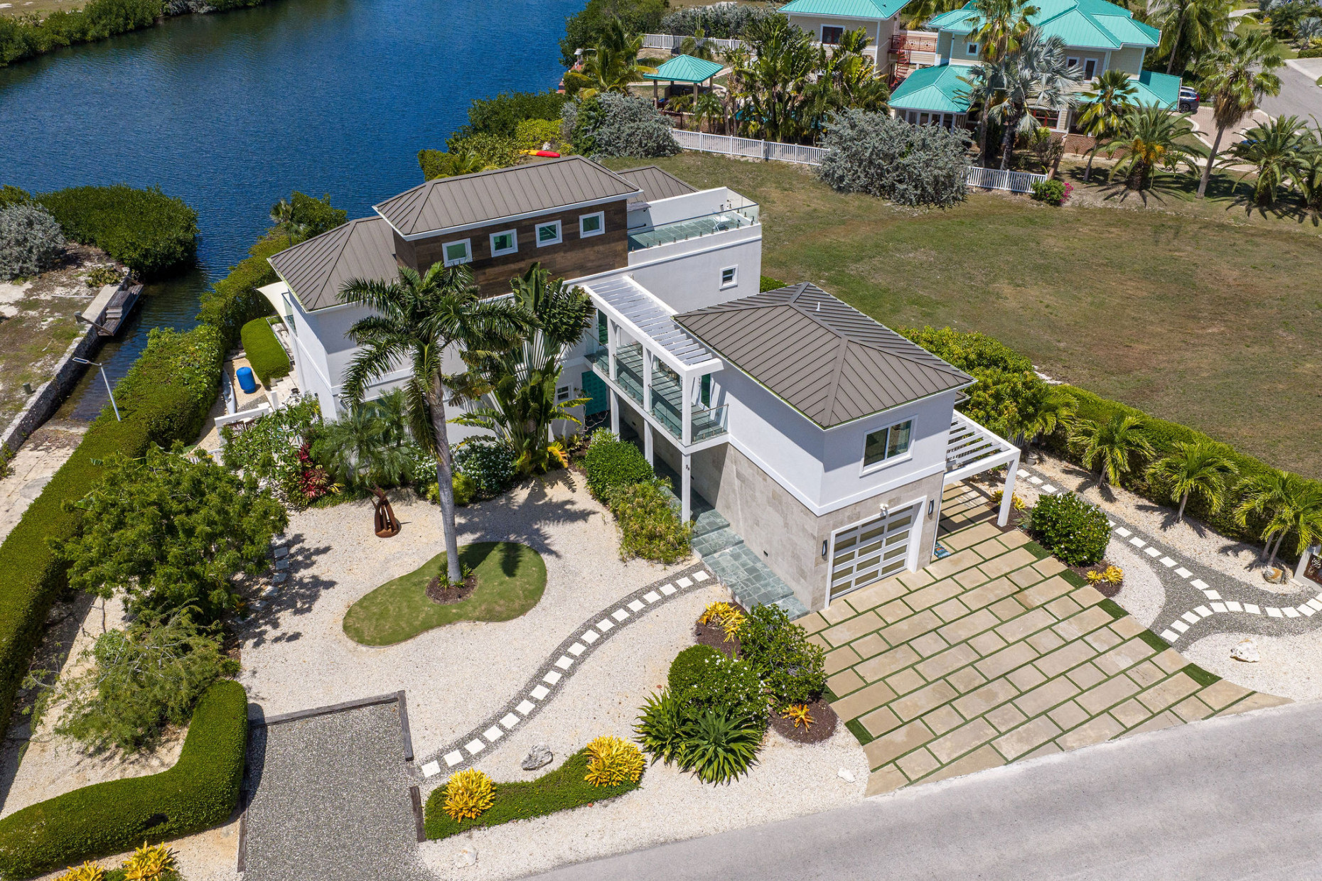 24  Shorewinds Trail, The Shores Family Home