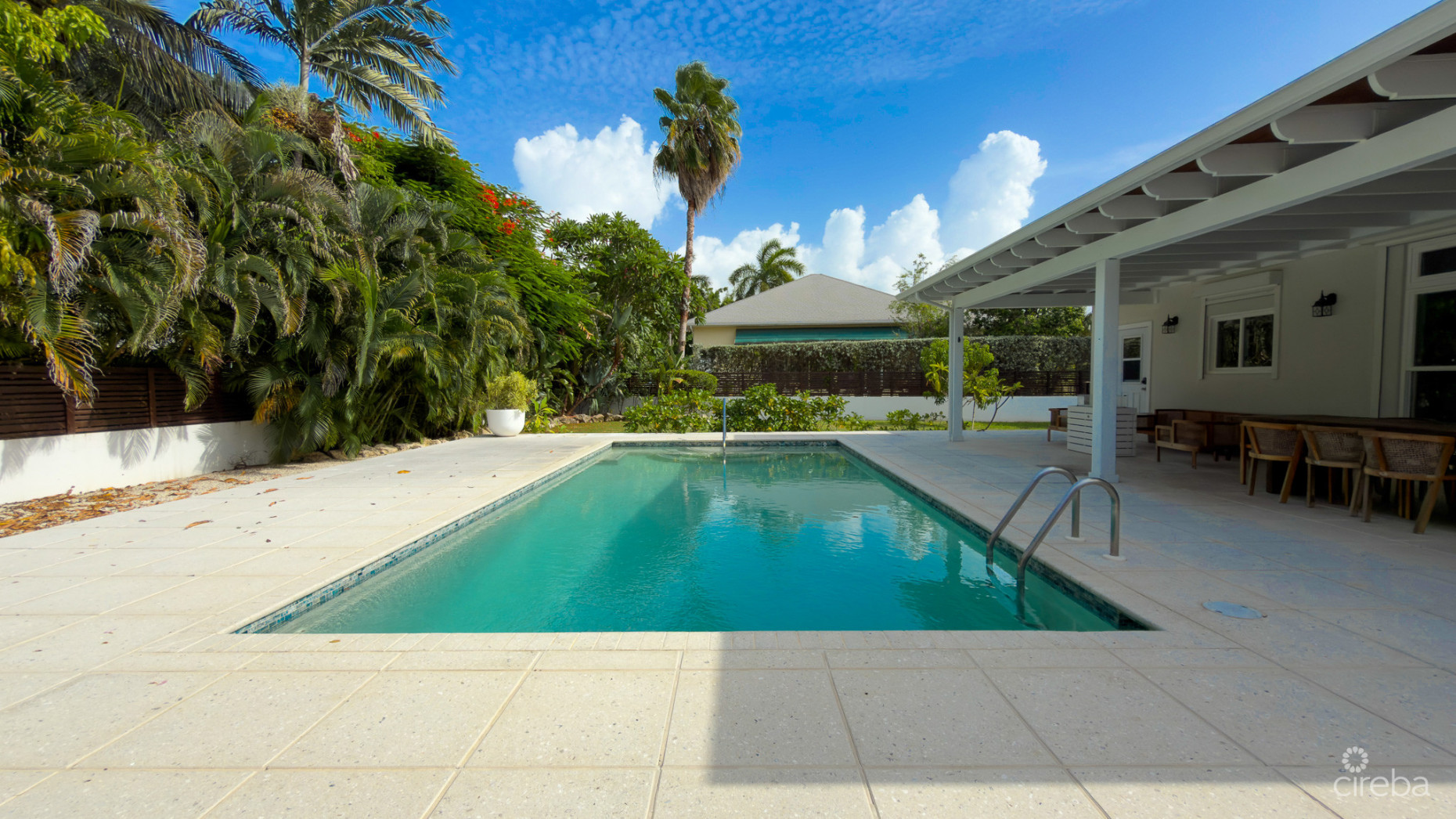 SEVEN MILE BEACH CORRIDOR FAMILY HOME