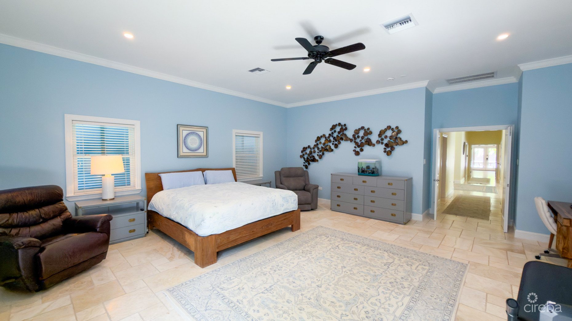 SEVEN MILE BEACH CORRIDOR FAMILY HOME