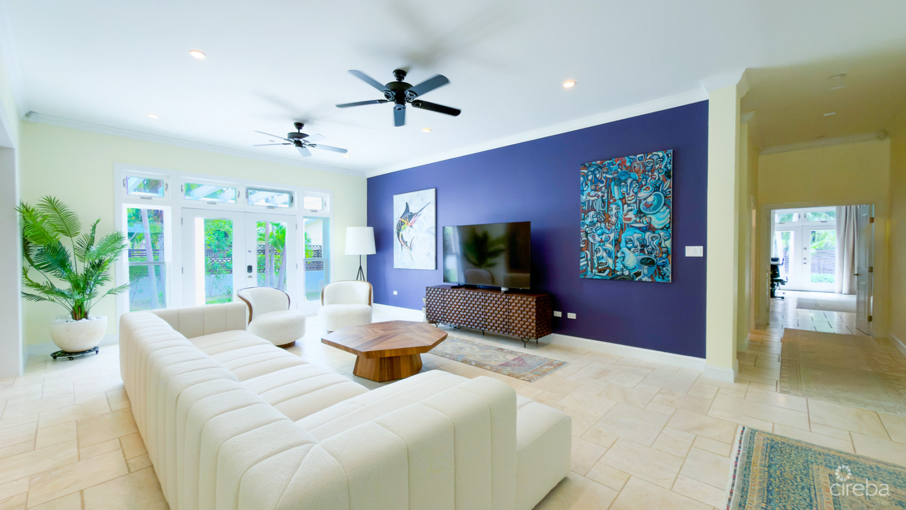 SEVEN MILE BEACH CORRIDOR FAMILY HOME