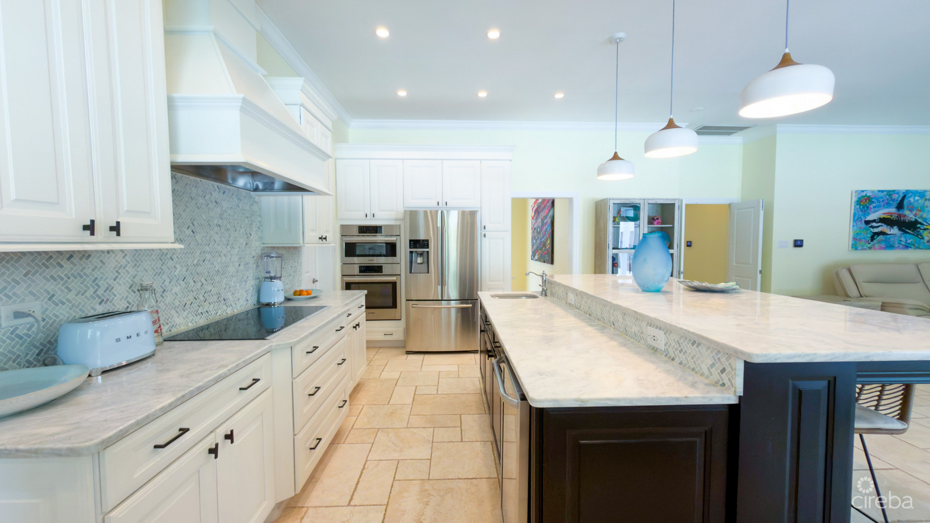 SEVEN MILE BEACH CORRIDOR FAMILY HOME