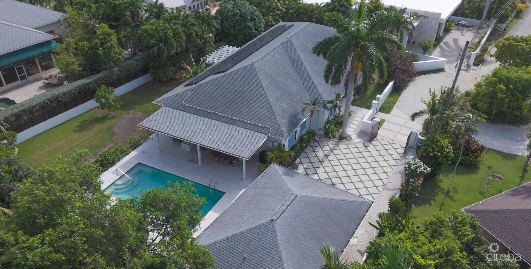 SEVEN MILE BEACH CORRIDOR FAMILY HOME