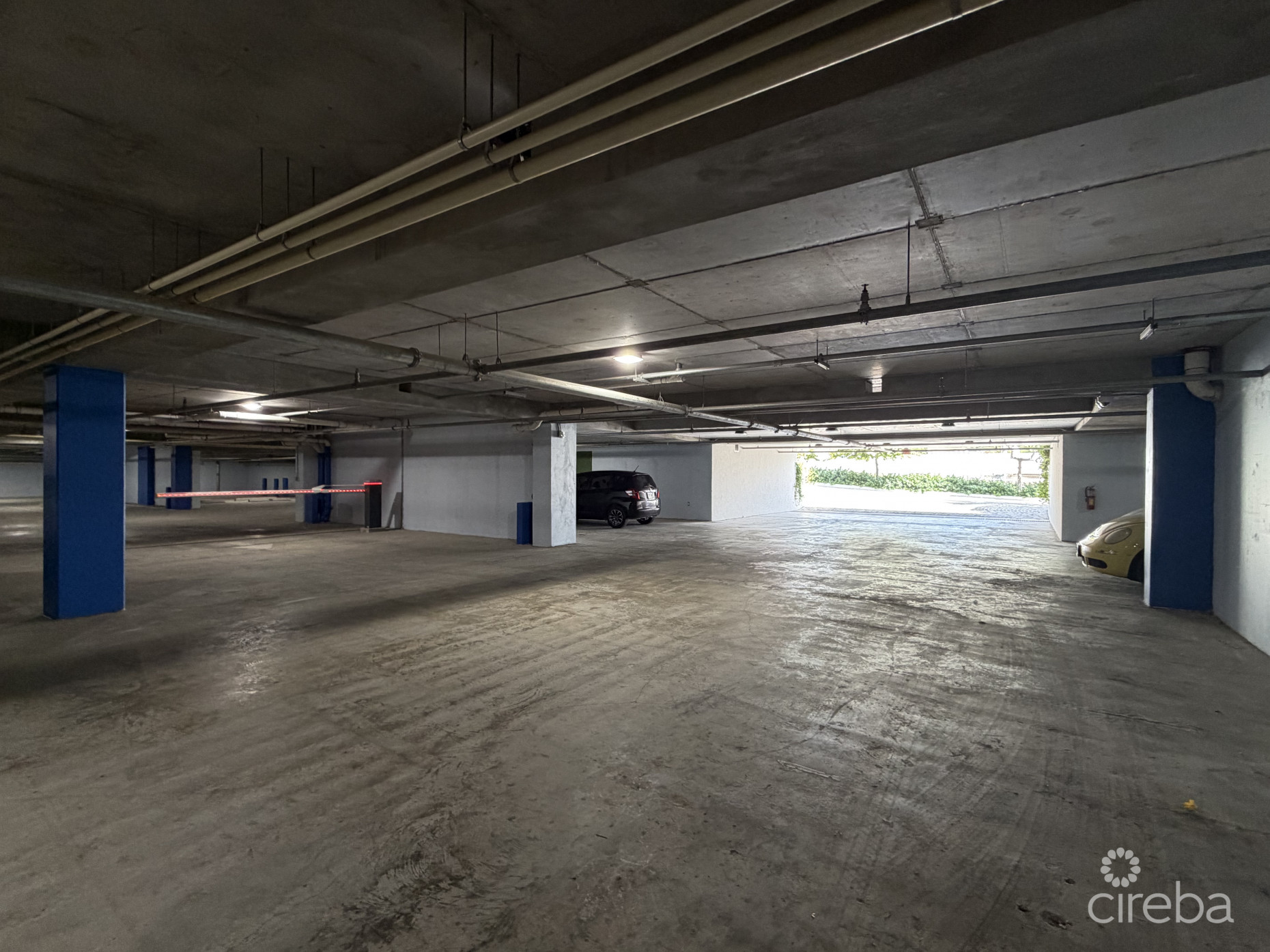 SUPERBLY LOCATED GROVE TOO STORAGE UNIT