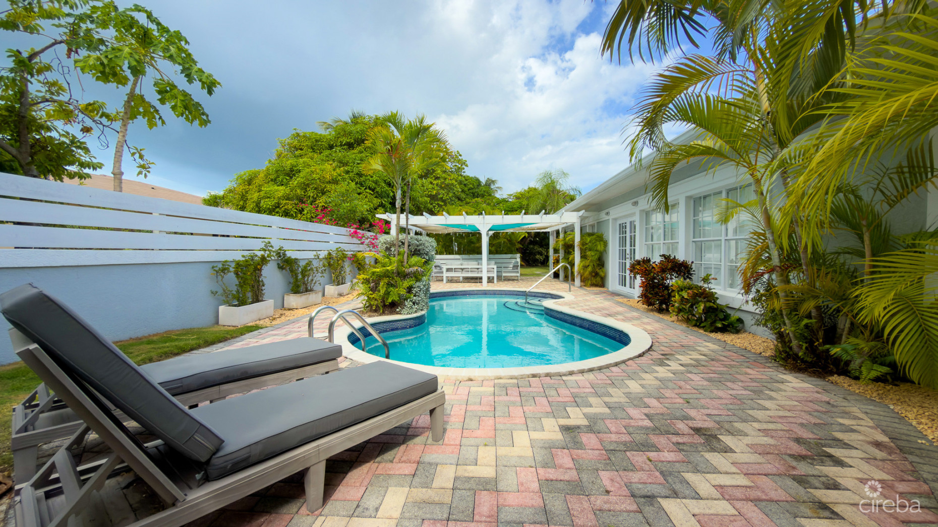 SNUG HARBOUR ANDREW DRIVE - 4 BEDROOM FAMILY HOME IN THE SEVEN MILE BEACH CORRIDOR