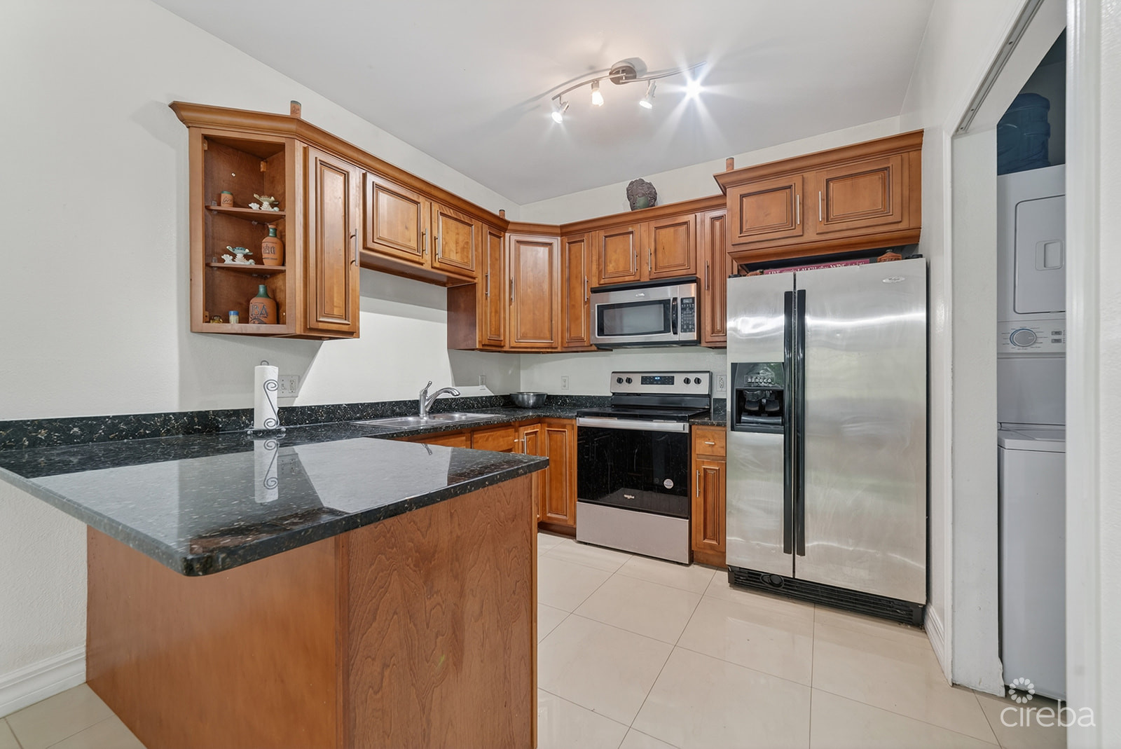 2 BEDROOM CONDO IN LANTERN POINT