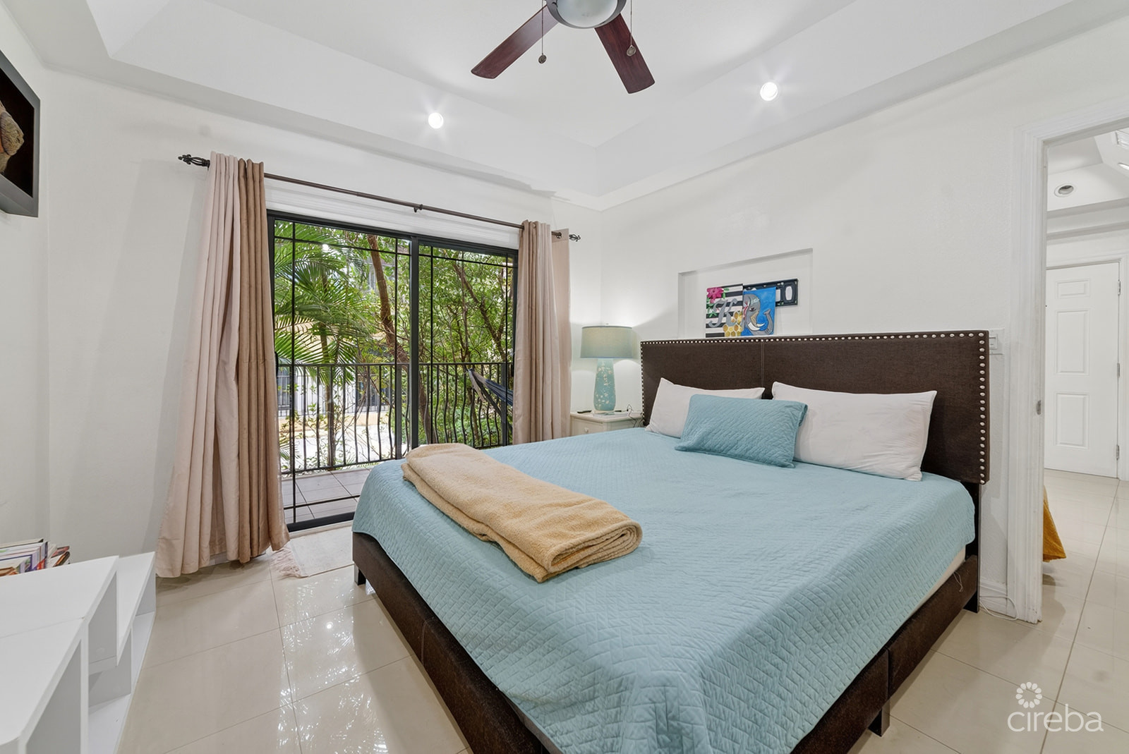 2 BEDROOM CONDO IN LANTERN POINT