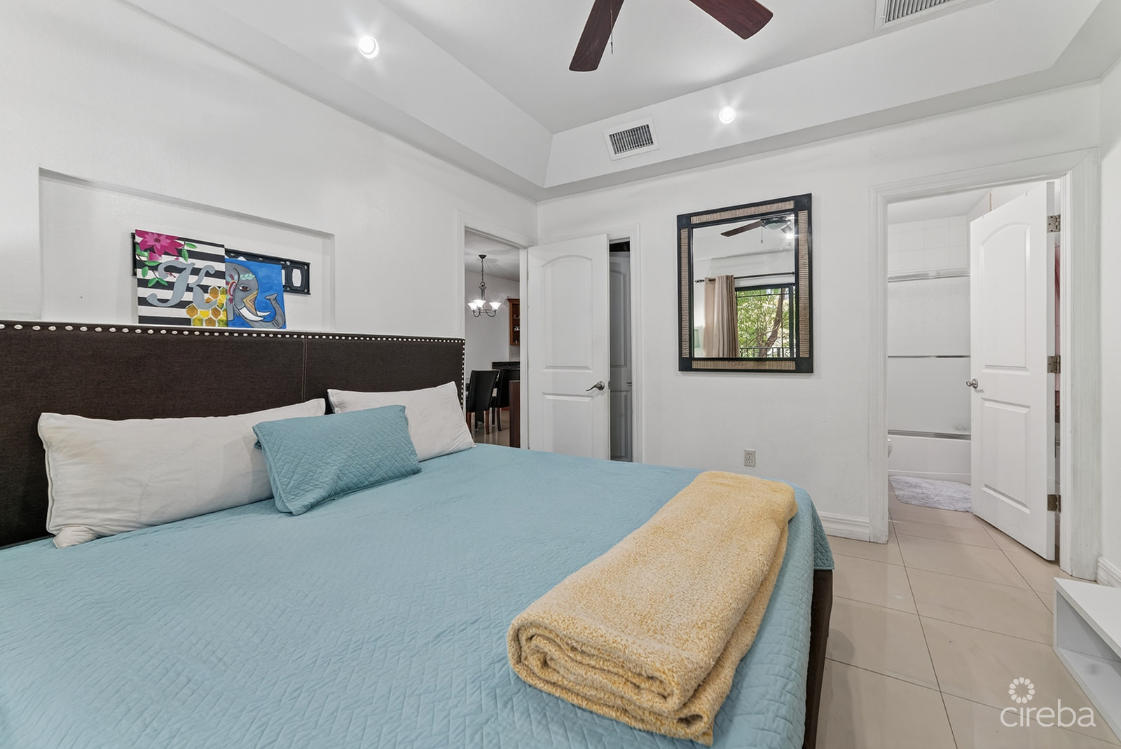 2 BEDROOM CONDO IN LANTERN POINT