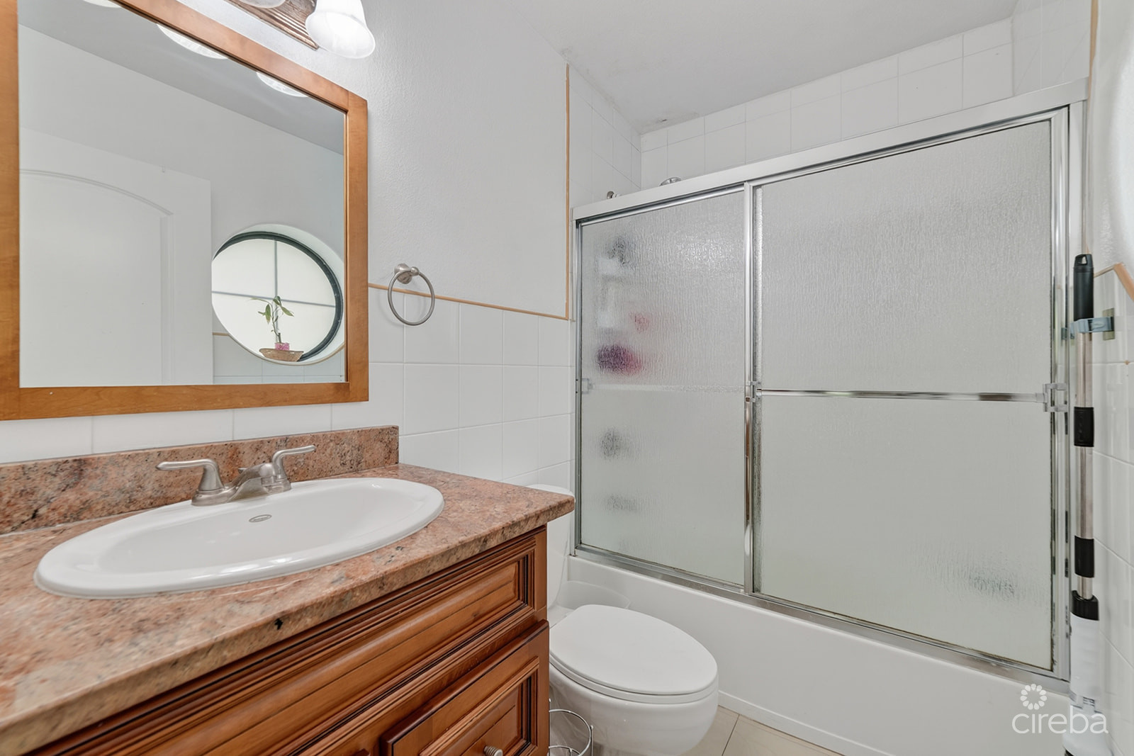 2 BEDROOM CONDO IN LANTERN POINT