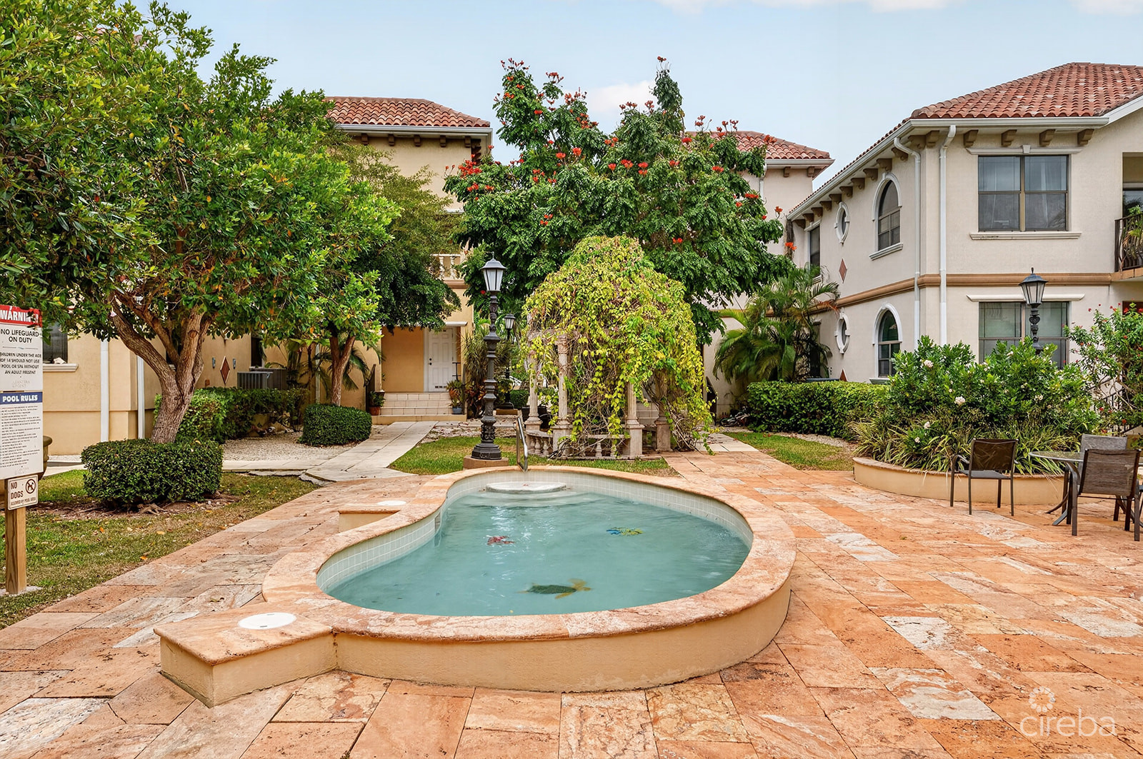 2 BEDROOM CONDO IN LANTERN POINT