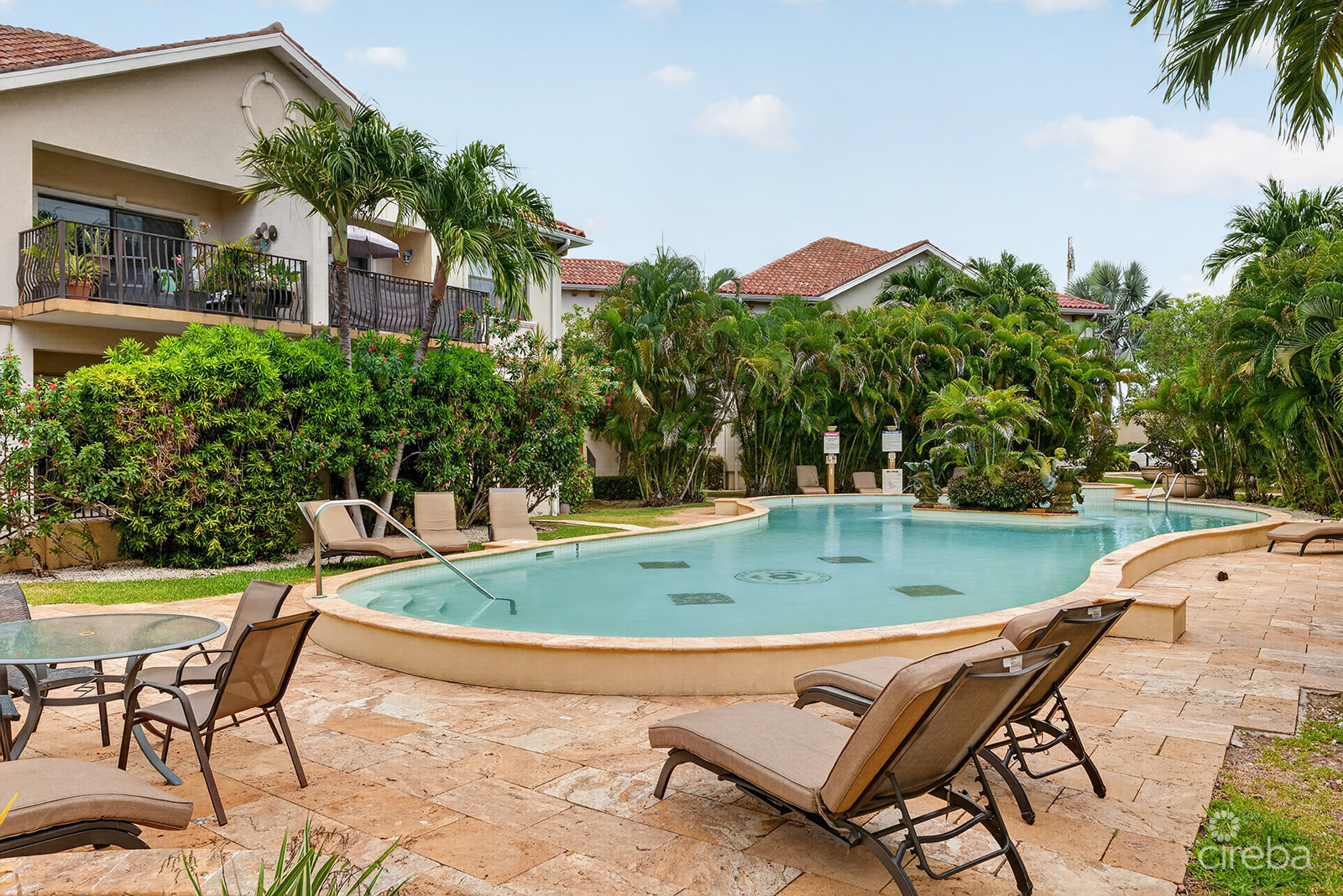 2 BEDROOM CONDO IN LANTERN POINT