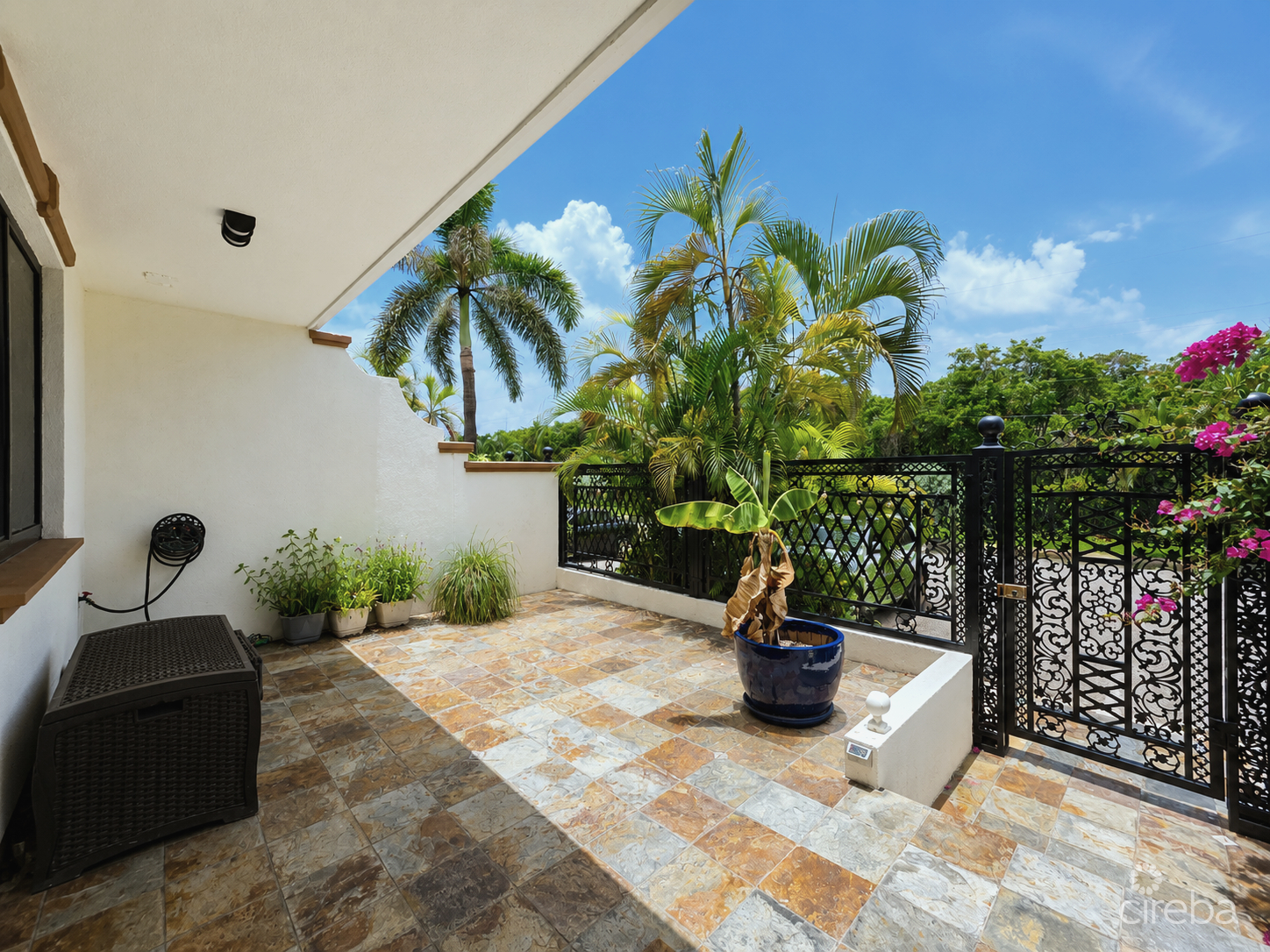 SAN SEBASTIAN PHASE 2 | 4BED/3.5BATH | GARDEN & POOL VIEW