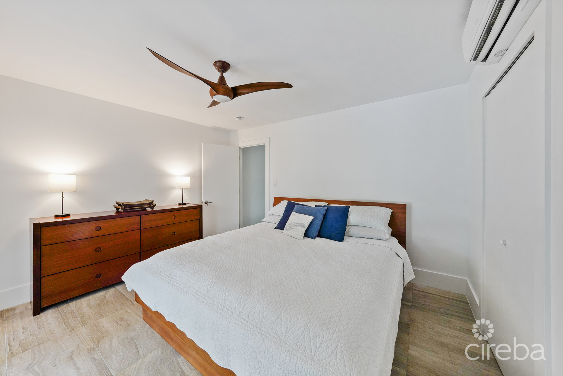 REDUCED! TURNBERRY  EAST #3 , CRYSTAL HARBOUR