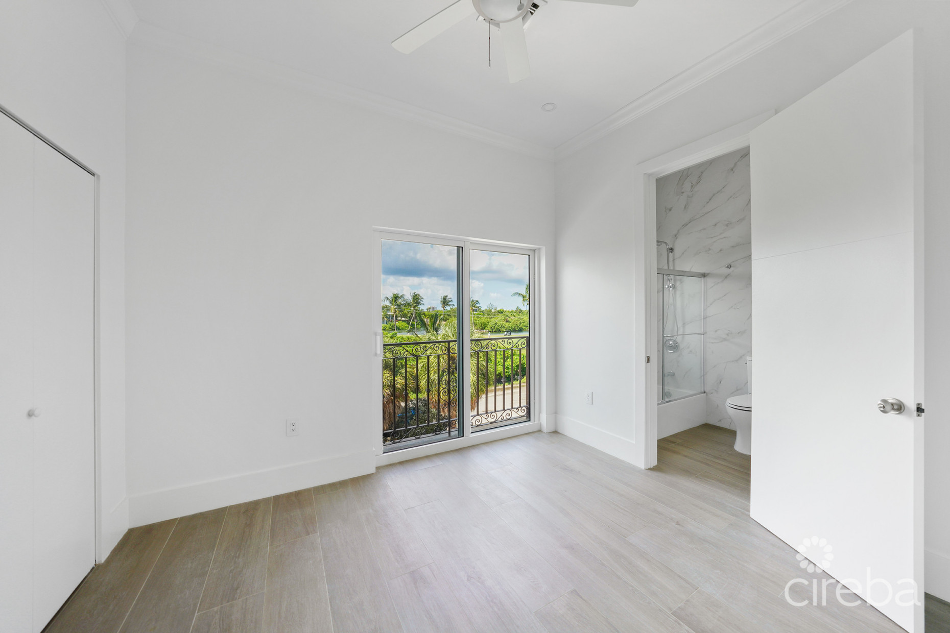 REDUCED! TURNBERRY  EAST #3 , CRYSTAL HARBOUR