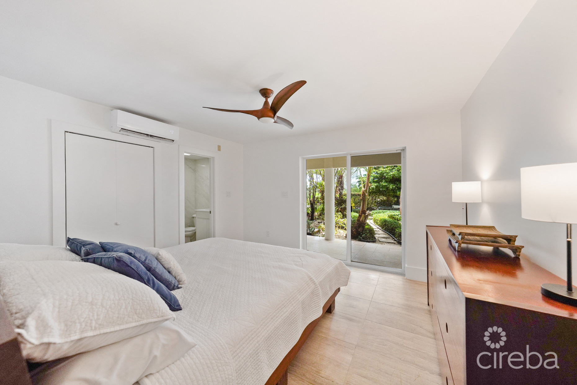 REDUCED! TURNBERRY  EAST #3 , CRYSTAL HARBOUR