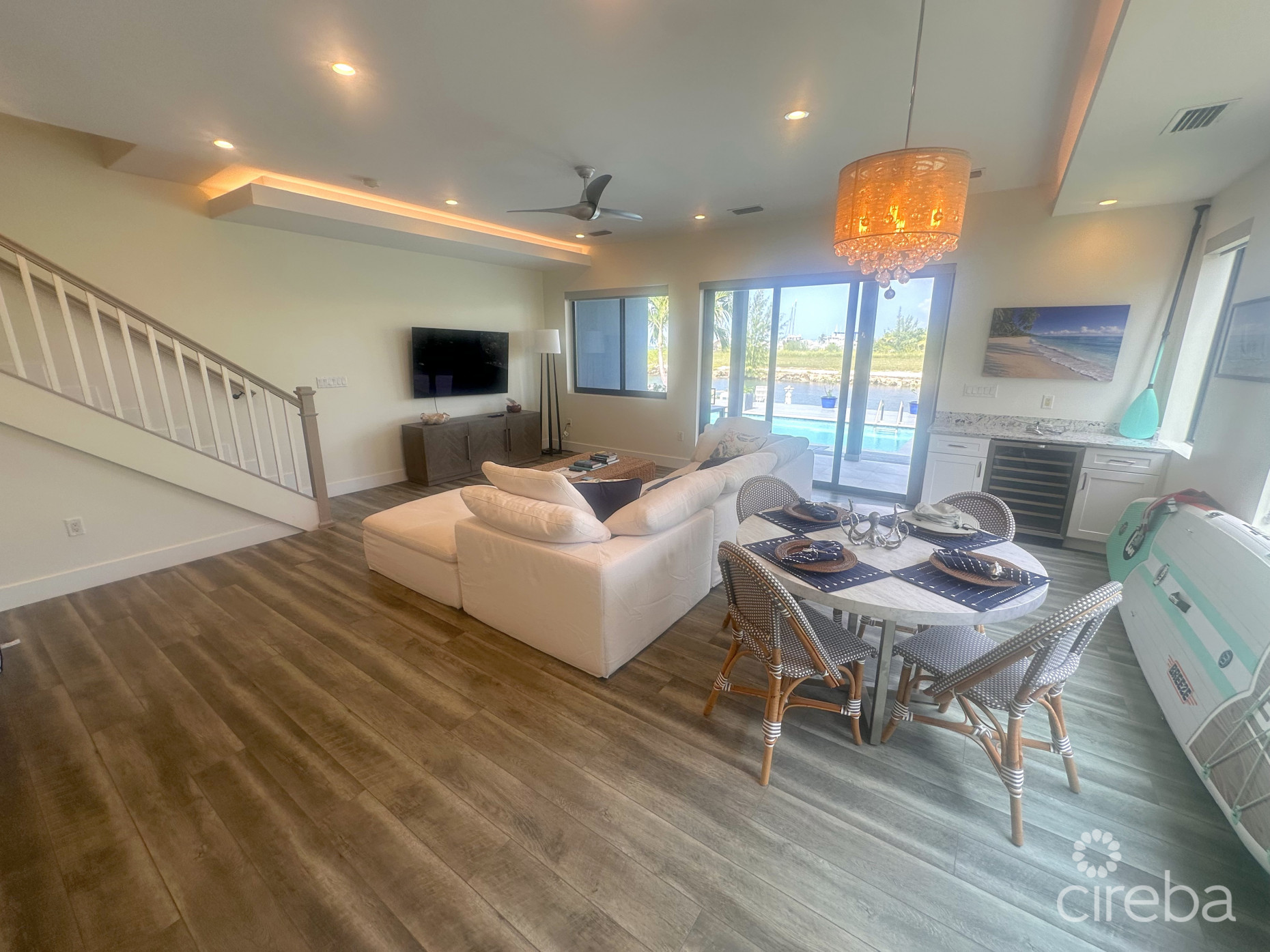 LARGE SEAHAVEN 2 BED WITH POOL - OCEANVIEW AND CANAL FRONT