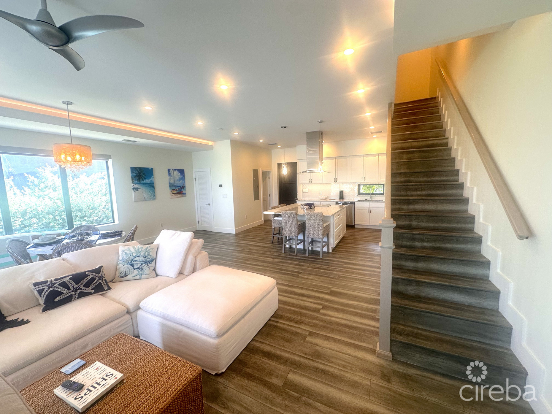 LARGE SEAHAVEN 2 BED WITH POOL - OCEANVIEW AND CANAL FRONT