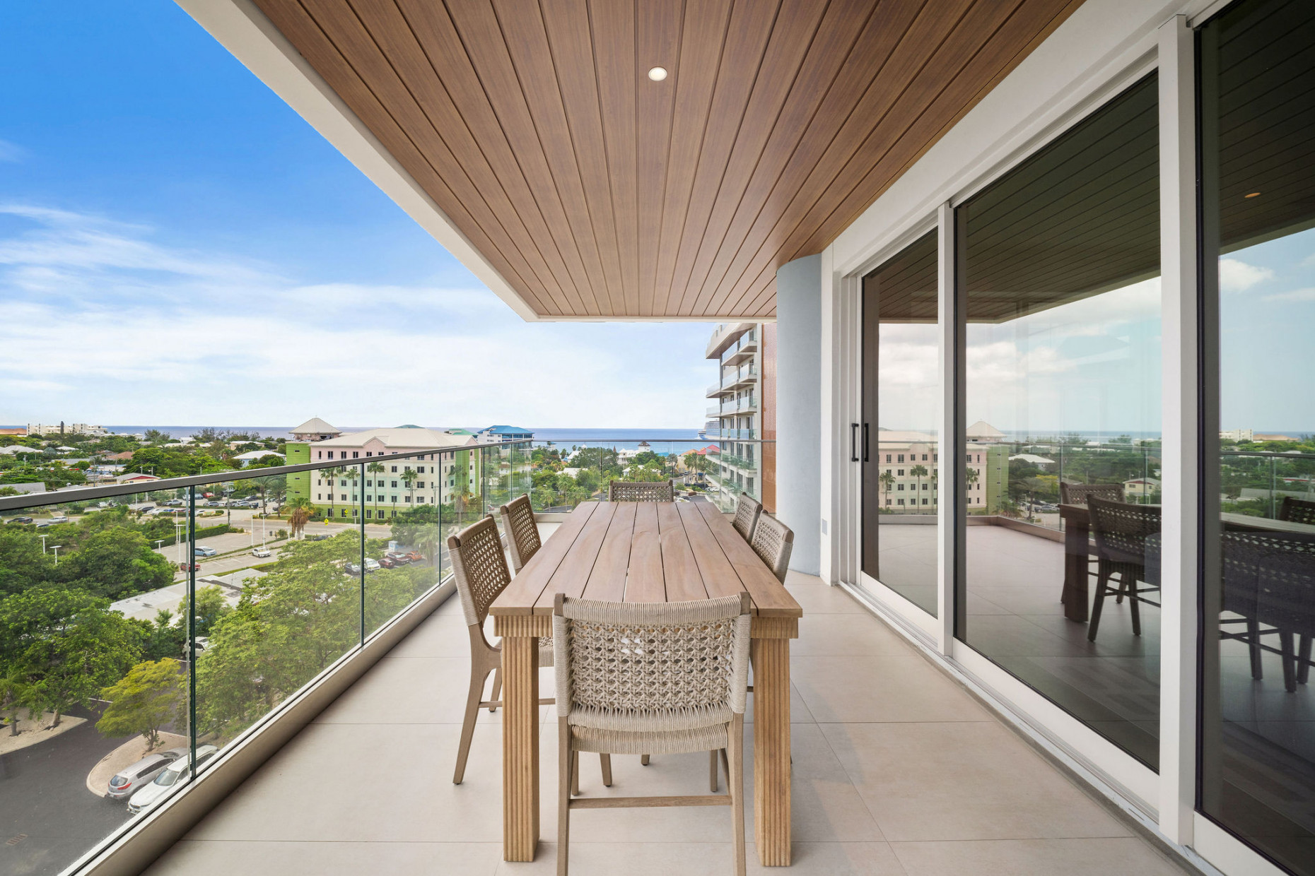 One|gt Unit 730 Solstice Suite - 2-bed + Den, 3-bath