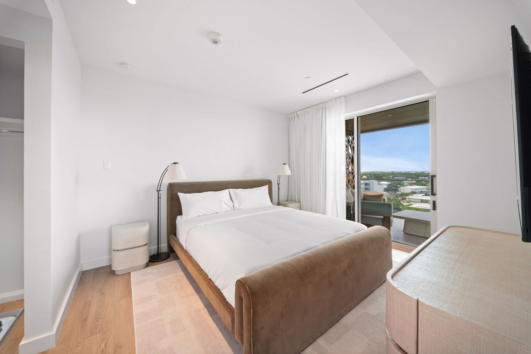 One|gt Unit 632 Solstice Suite - 2-bed + Den, 3-bath
